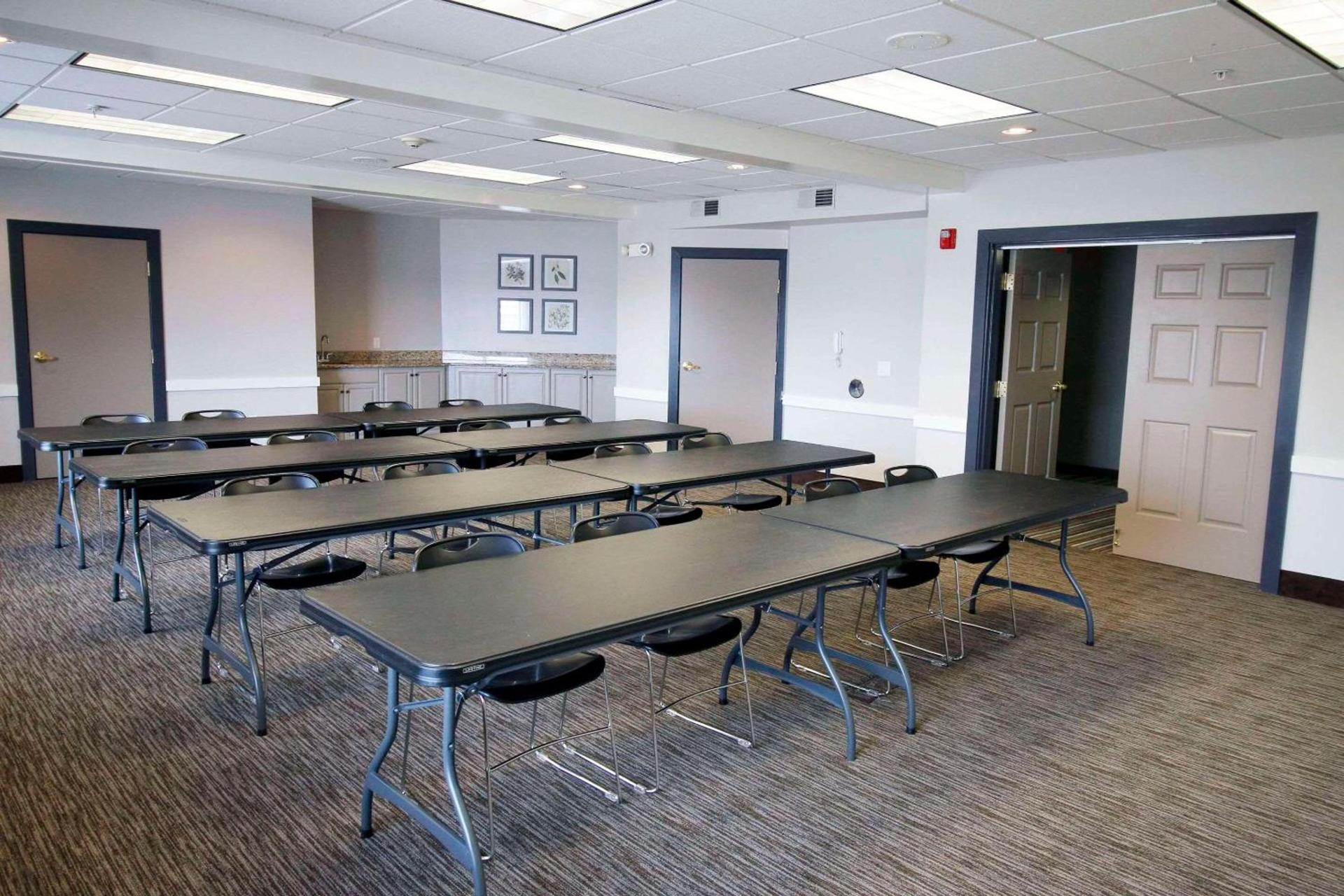 Country Inn & Suites by Radisson, Council Bluffs, IA photo 41