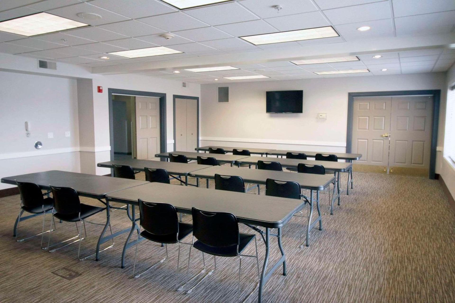 Country Inn & Suites by Radisson, Council Bluffs, IA photo 42