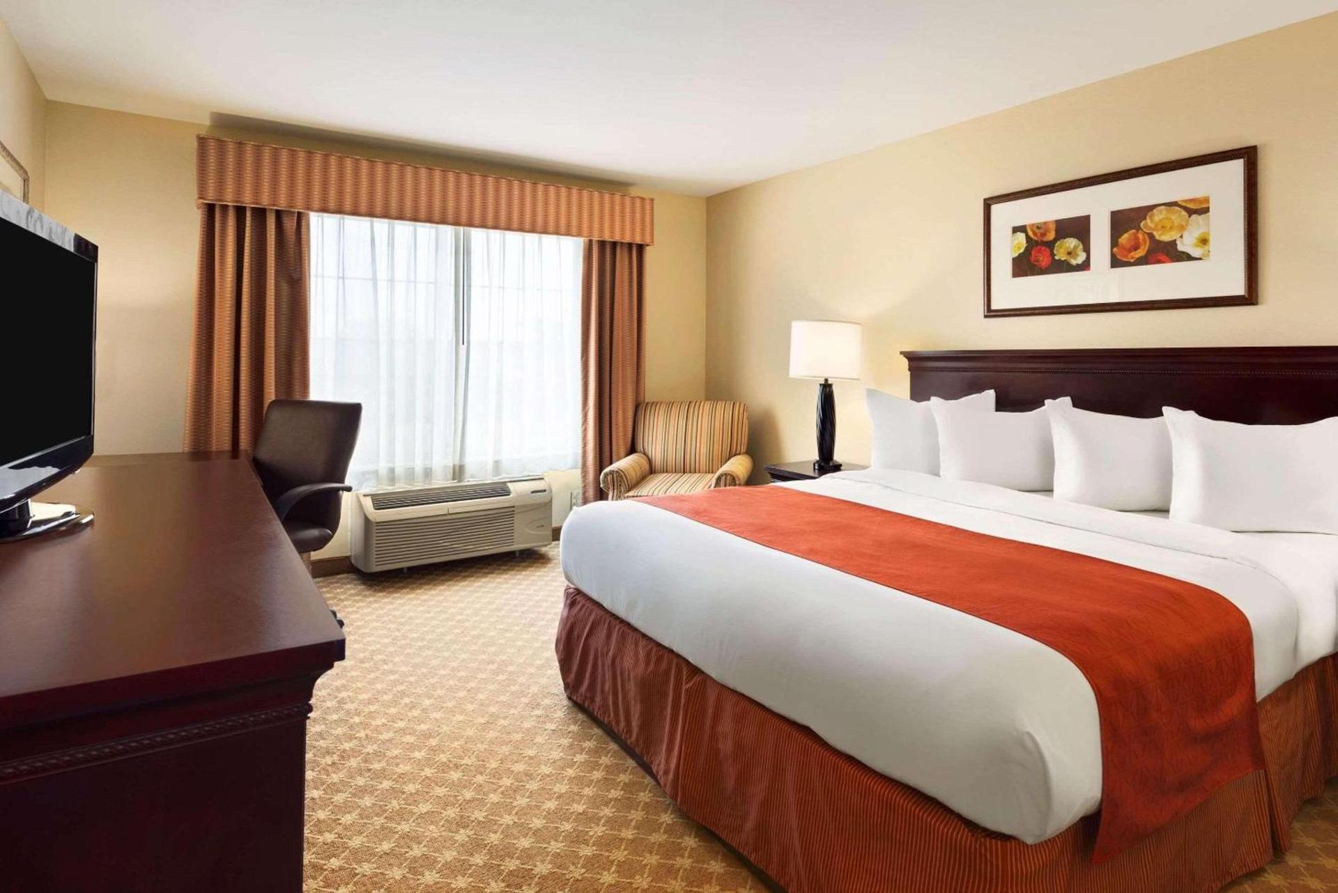 Country Inn & Suites by Radisson, Clinton, IA photo 4