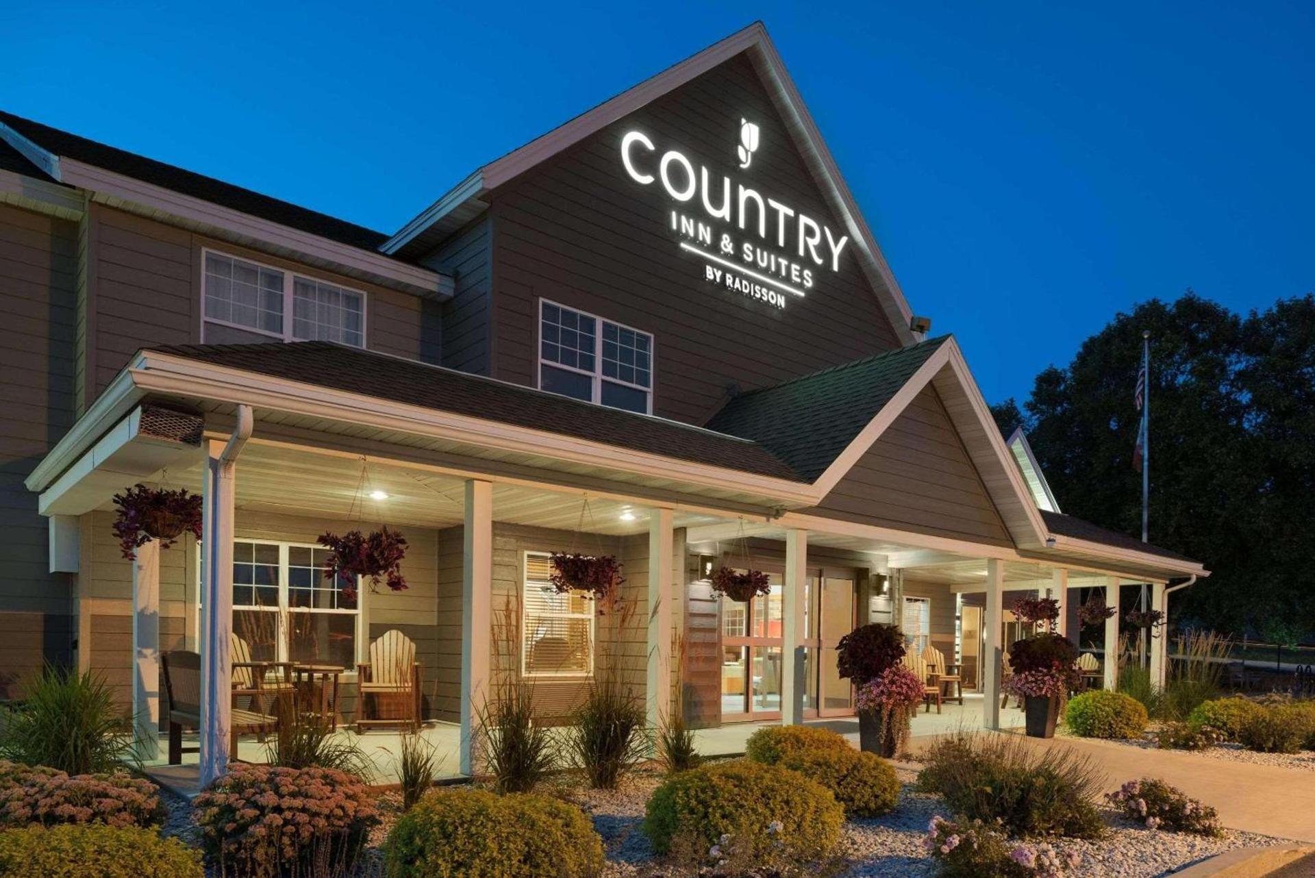Country Inn & Suites by Radisson, Decorah, IA — hotel in Decorah