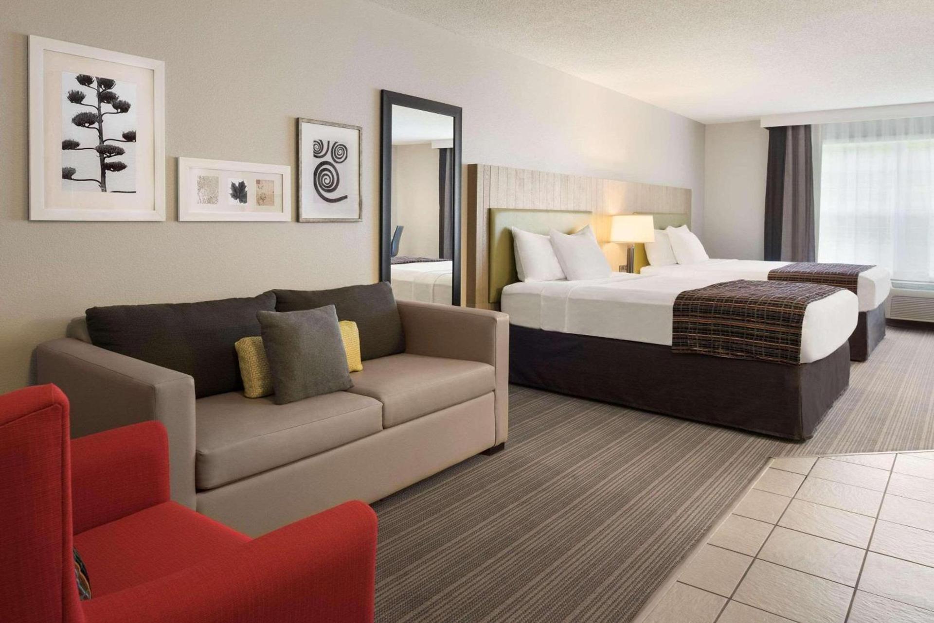 Country Inn & Suites by Radisson, Decorah, IA photo 7