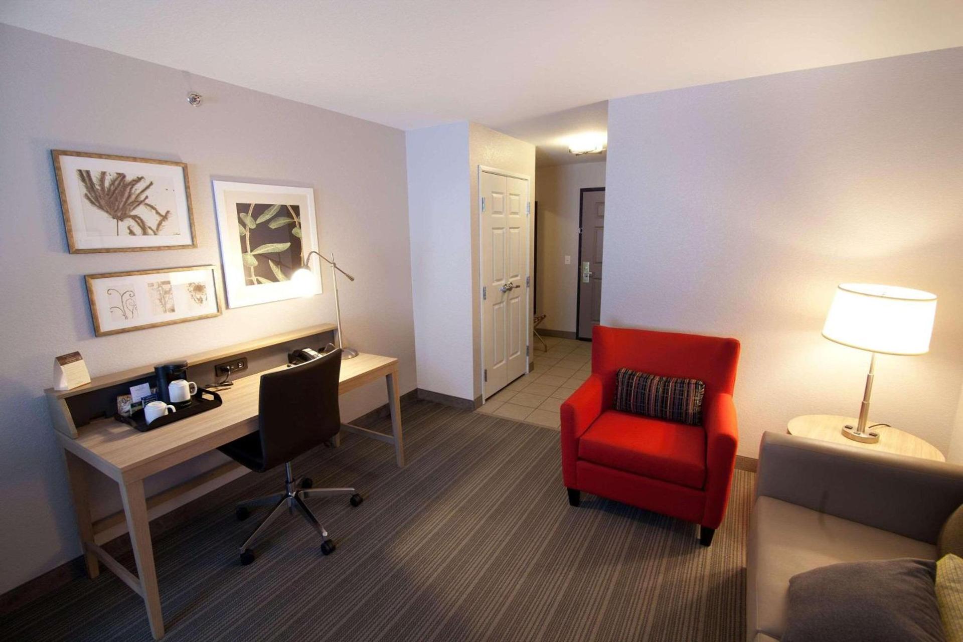 Country Inn & Suites by Radisson, Decorah, IA photo 9