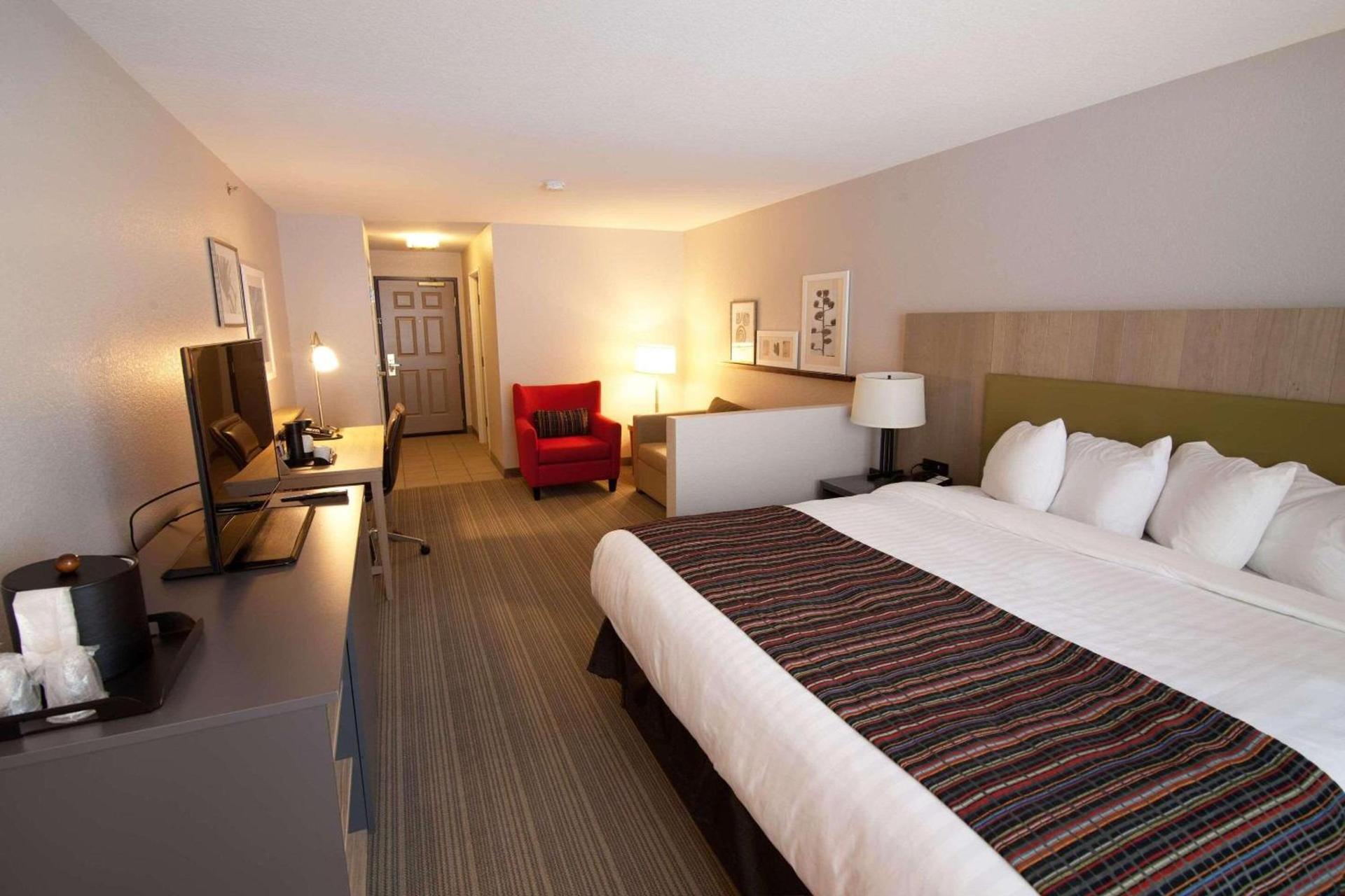 Country Inn & Suites by Radisson, Decorah, IA photo 8