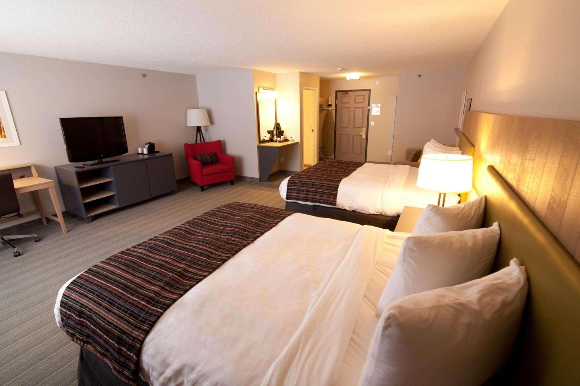 Country Inn & Suites by Radisson, Decorah, IA photo 11