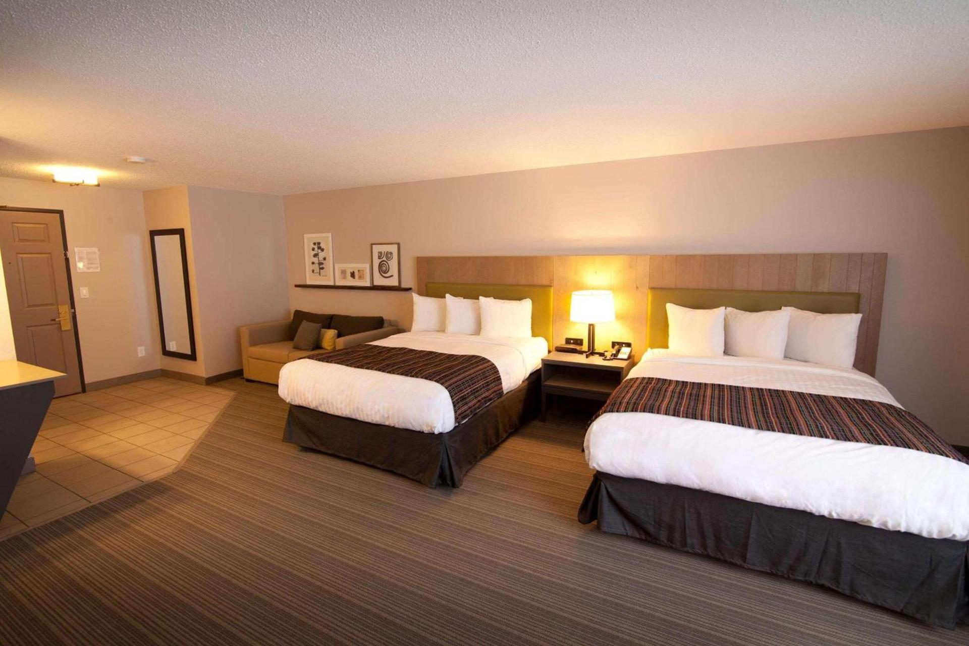 Country Inn & Suites by Radisson, Decorah, IA photo 10
