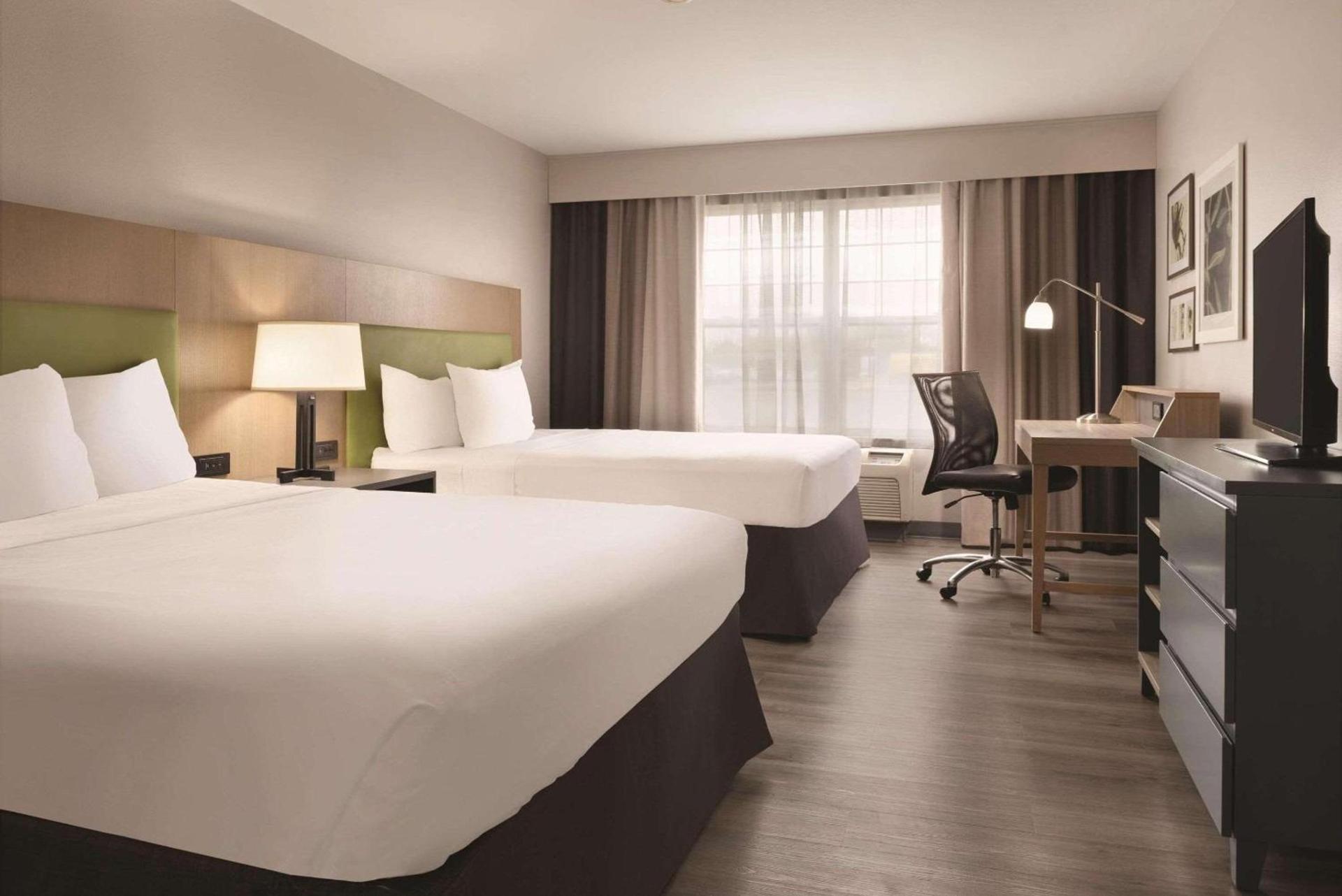 Country Inn & Suites by Radisson, Waterloo, IA photo 6
