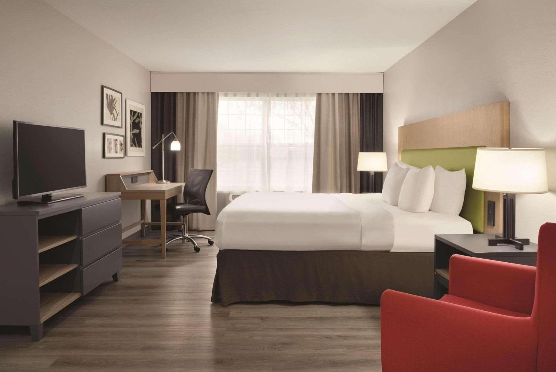 Country Inn & Suites by Radisson, Waterloo, IA photo 10
