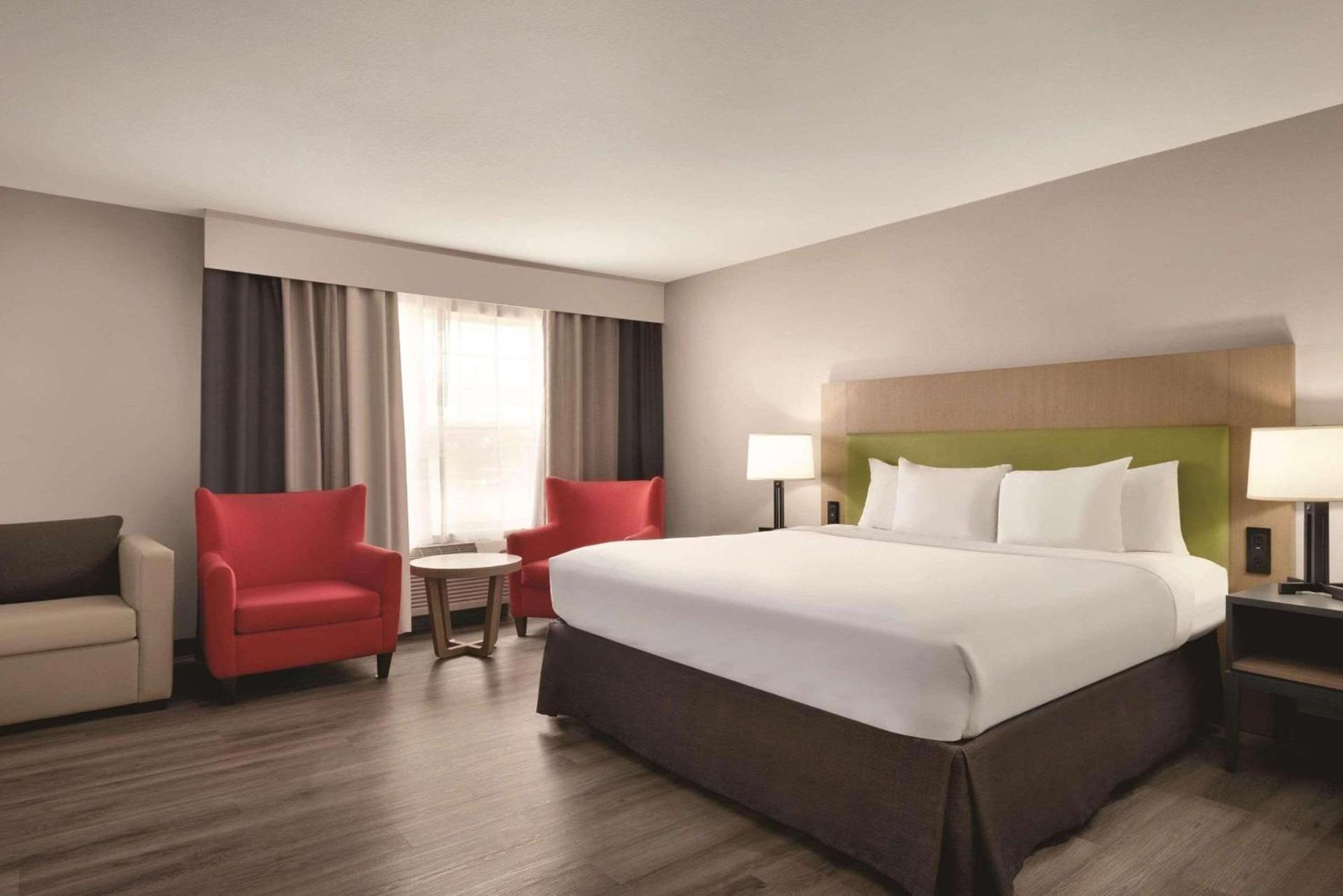 Country Inn & Suites by Radisson, Waterloo, IA photo 11
