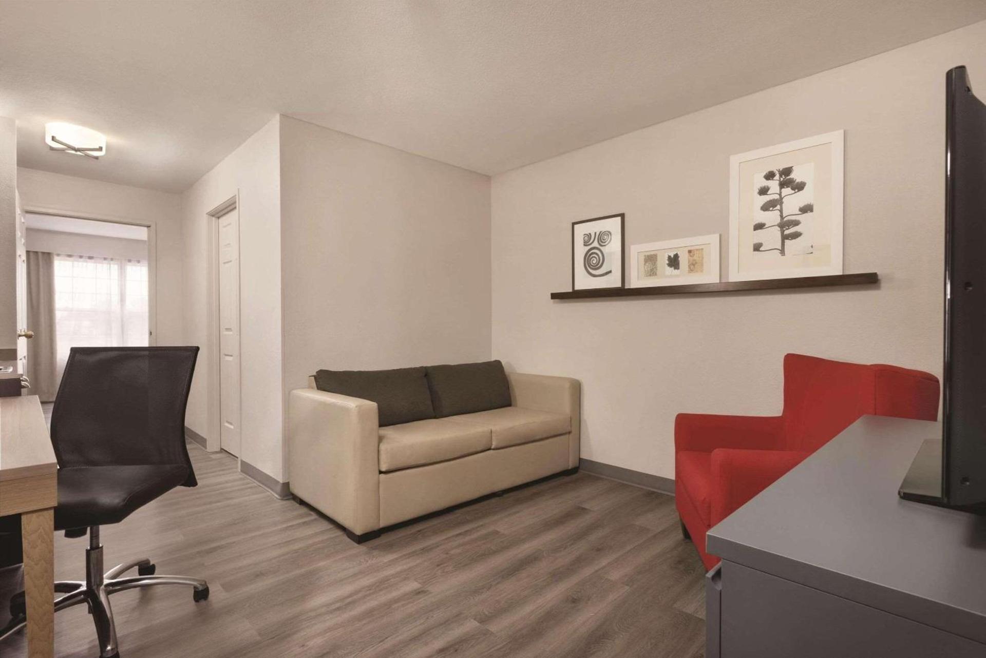 Country Inn & Suites by Radisson, Waterloo, IA photo 14