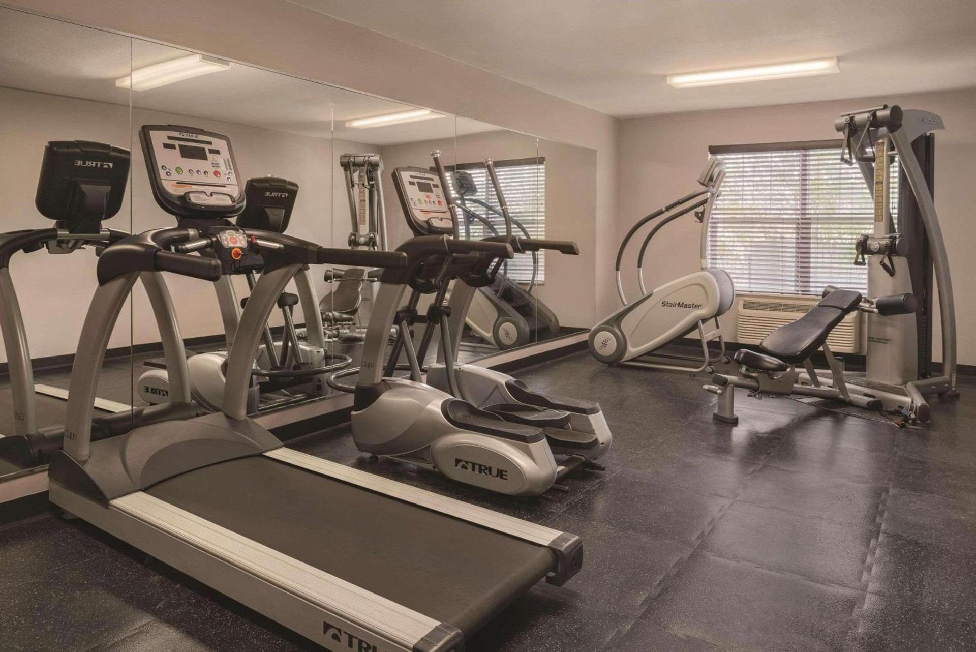 Country Inn & Suites by Radisson, Waterloo, IA photo 20