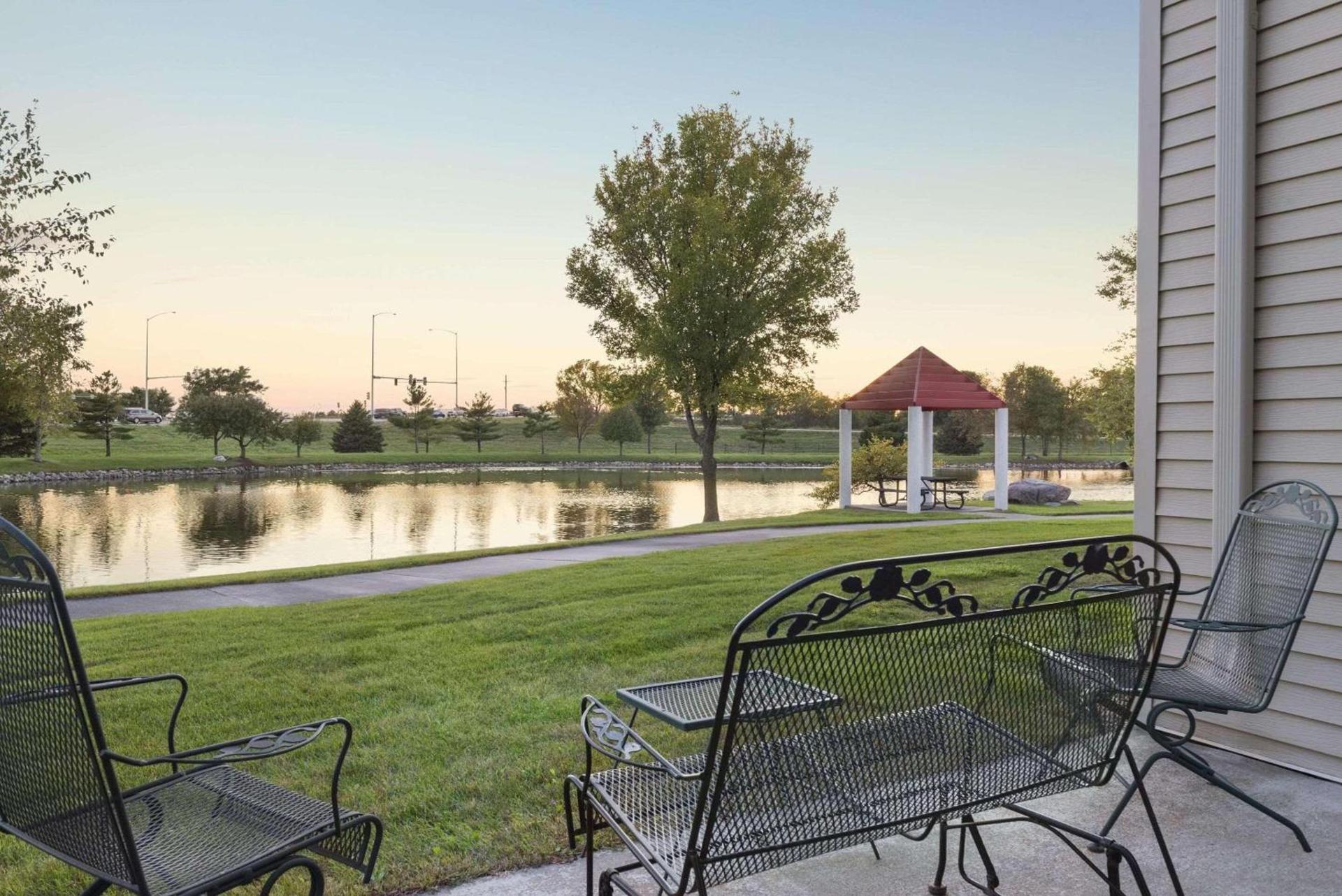 Country Inn & Suites by Radisson, Ankeny - Des Moines photo 2