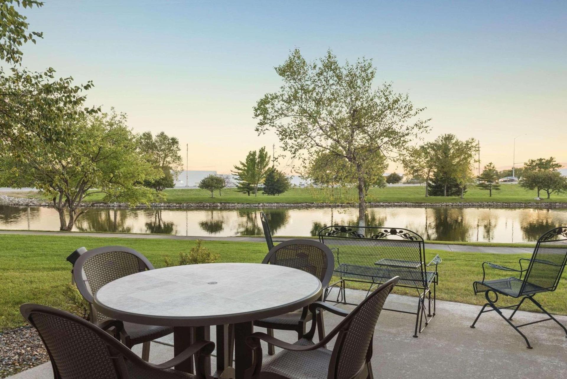Country Inn & Suites by Radisson, Ankeny - Des Moines photo 3