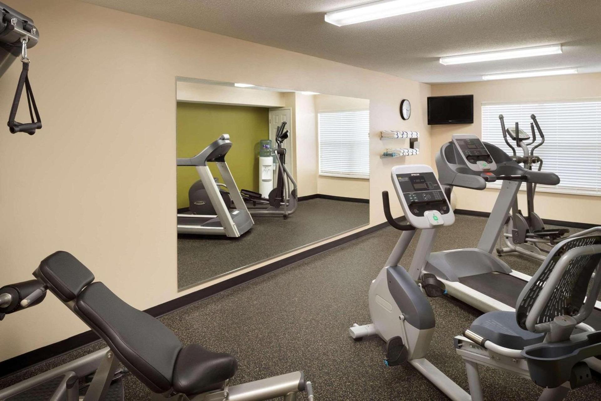 Country Inn & Suites by Radisson, Grinnell, IA photo 8