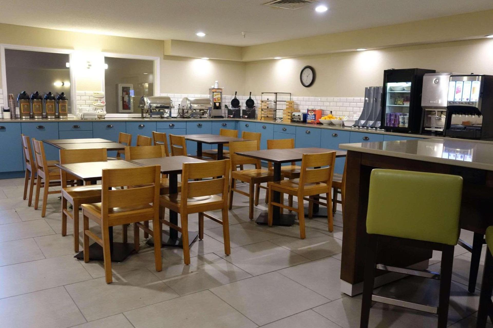 Country Inn & Suites by Radisson, Ankeny - Des Moines photo 13