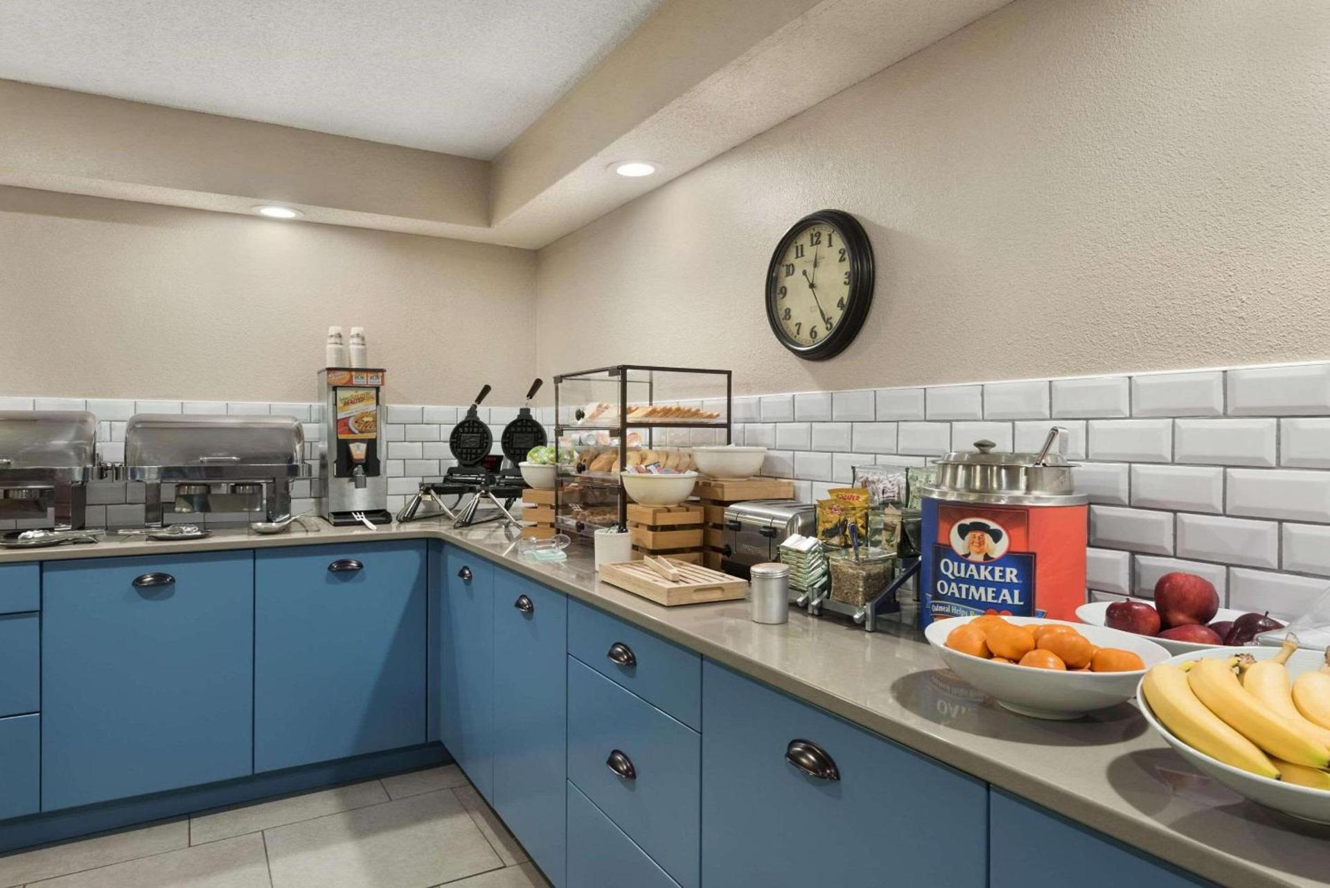 Country Inn & Suites by Radisson, Ankeny - Des Moines photo 14
