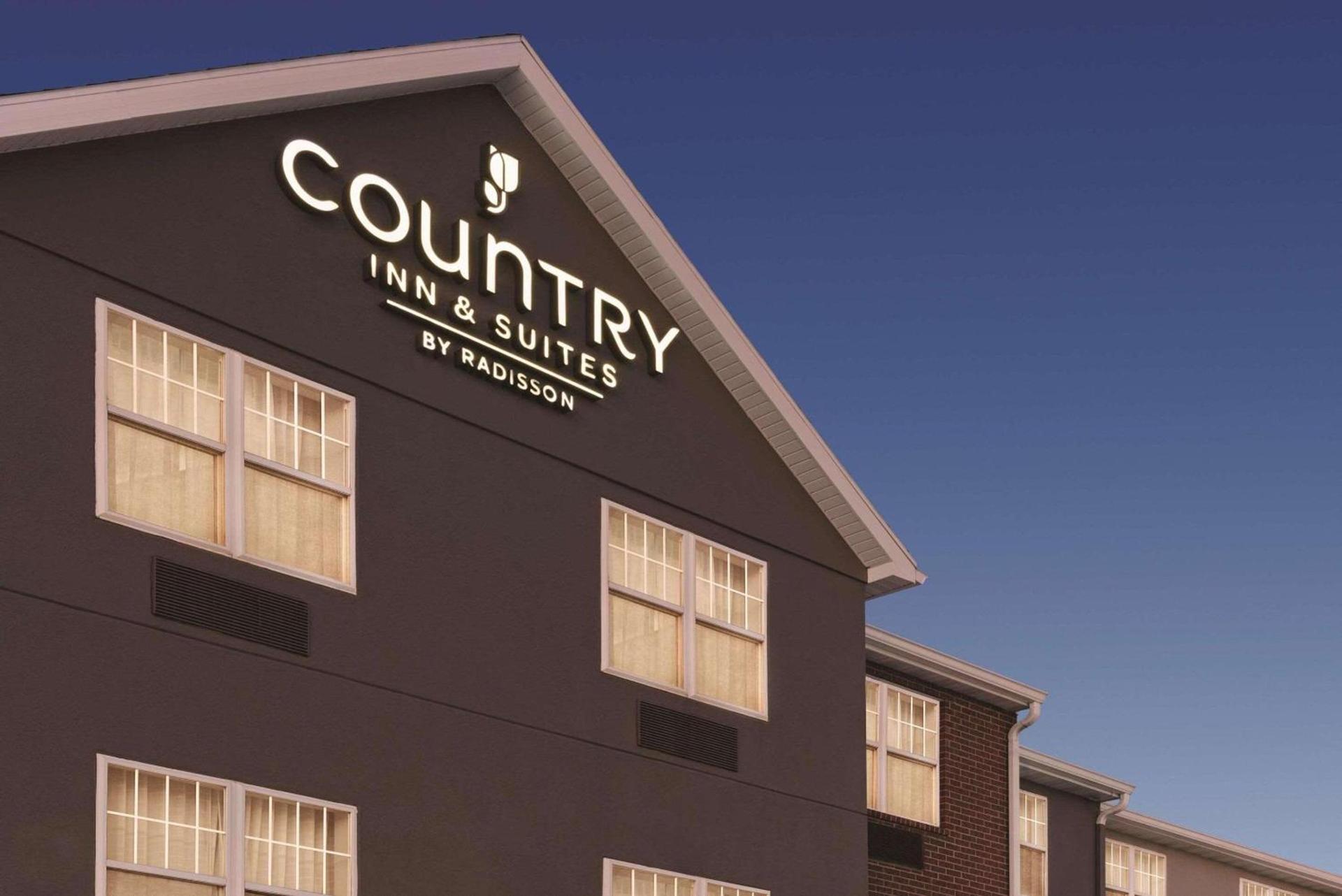 Country Inn & Suites by Radisson, Dubuque, IA — hotel in Dubuque