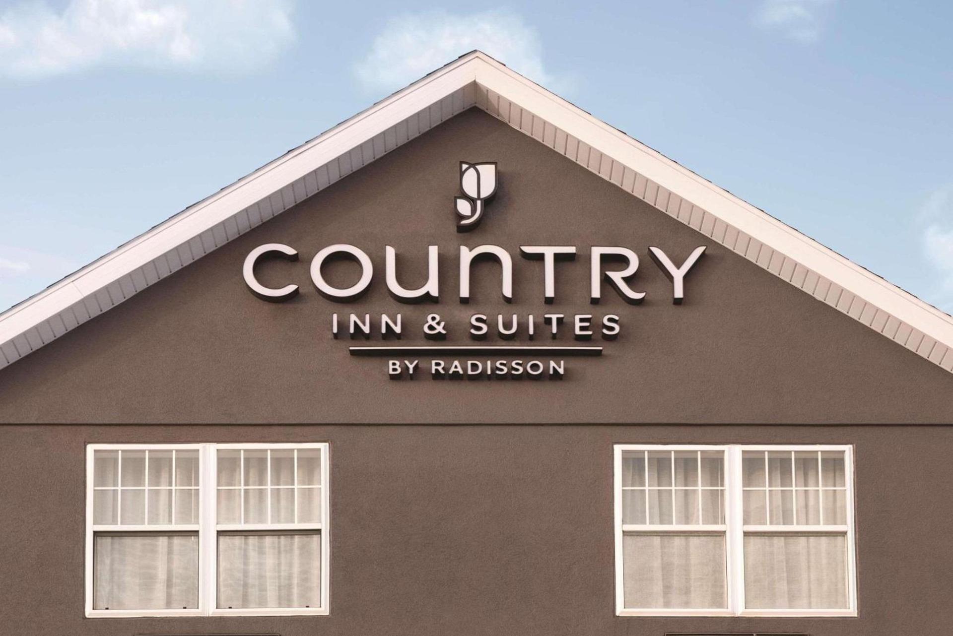 Country Inn & Suites by Radisson, Dubuque, IA photo 2