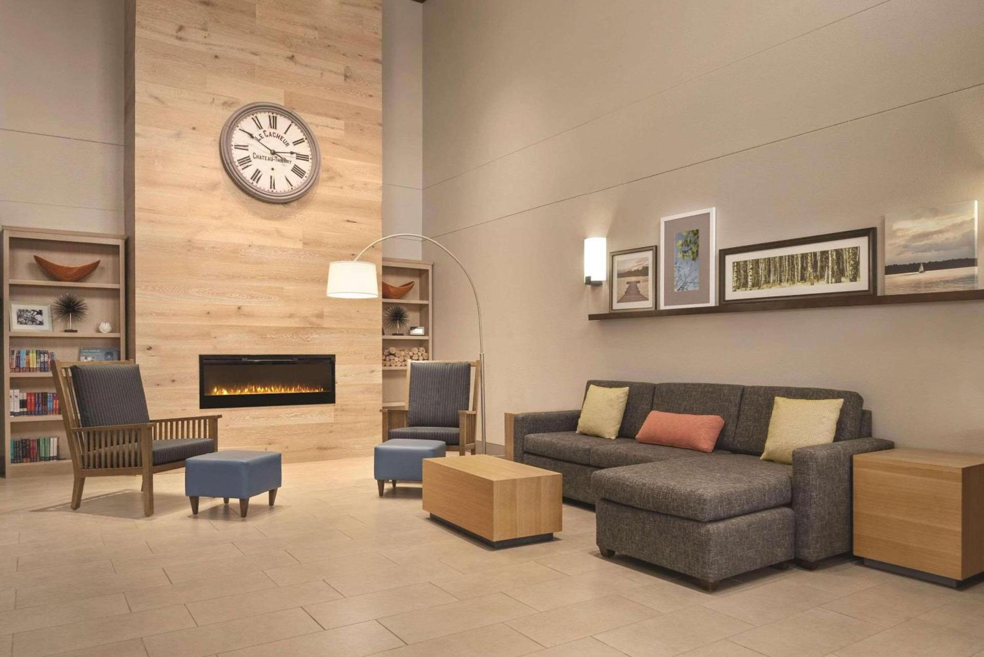 Country Inn & Suites by Radisson, Dubuque, IA photo 3