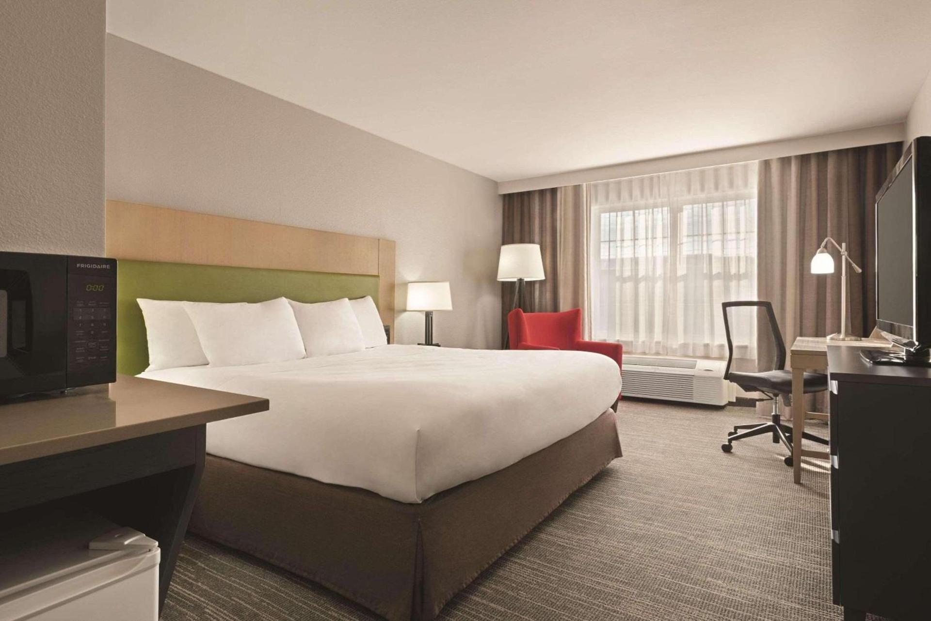 Country Inn & Suites by Radisson, Dubuque, IA photo 6