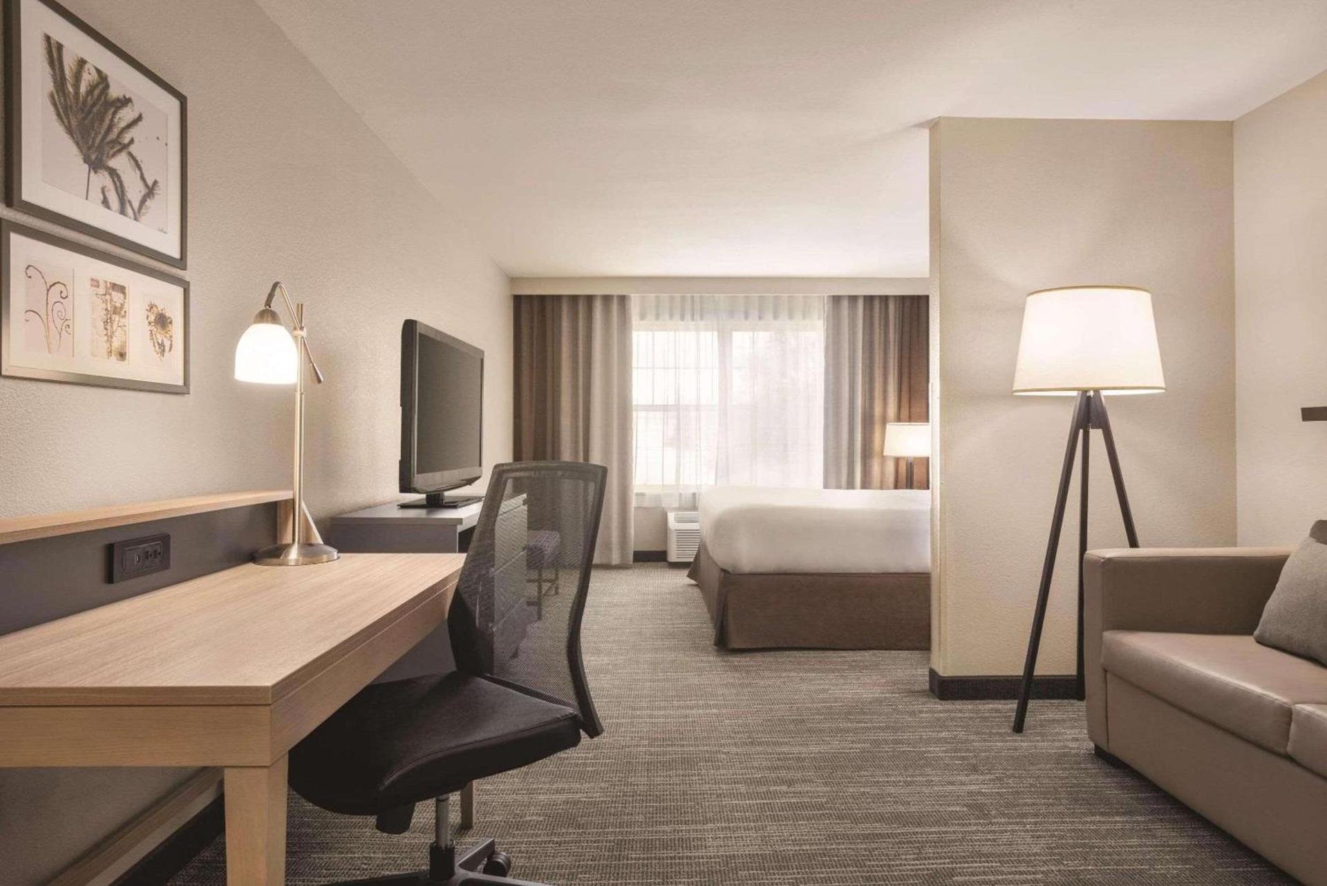 Country Inn & Suites by Radisson, Dubuque, IA photo 10