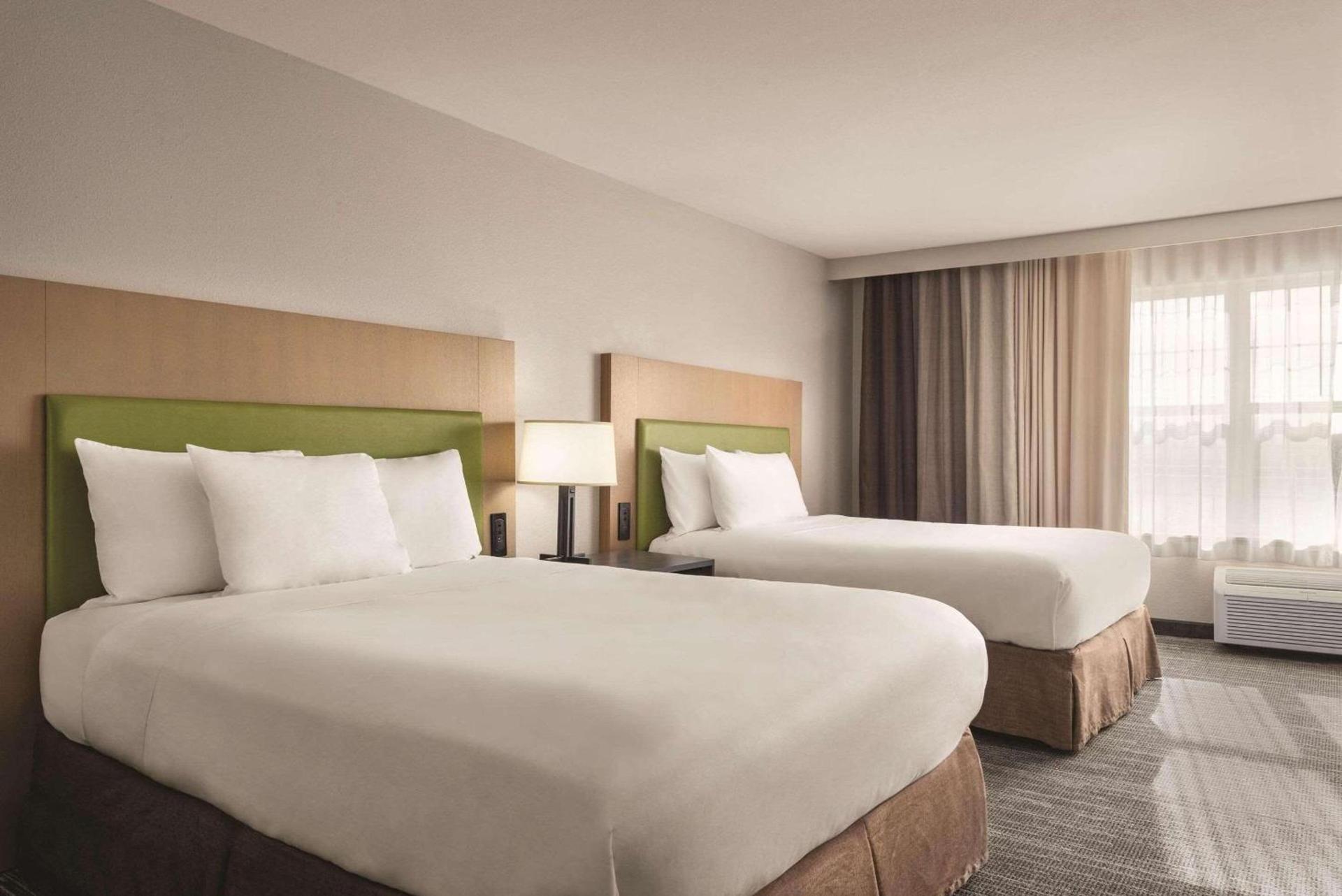 Country Inn & Suites by Radisson, Dubuque, IA photo 14