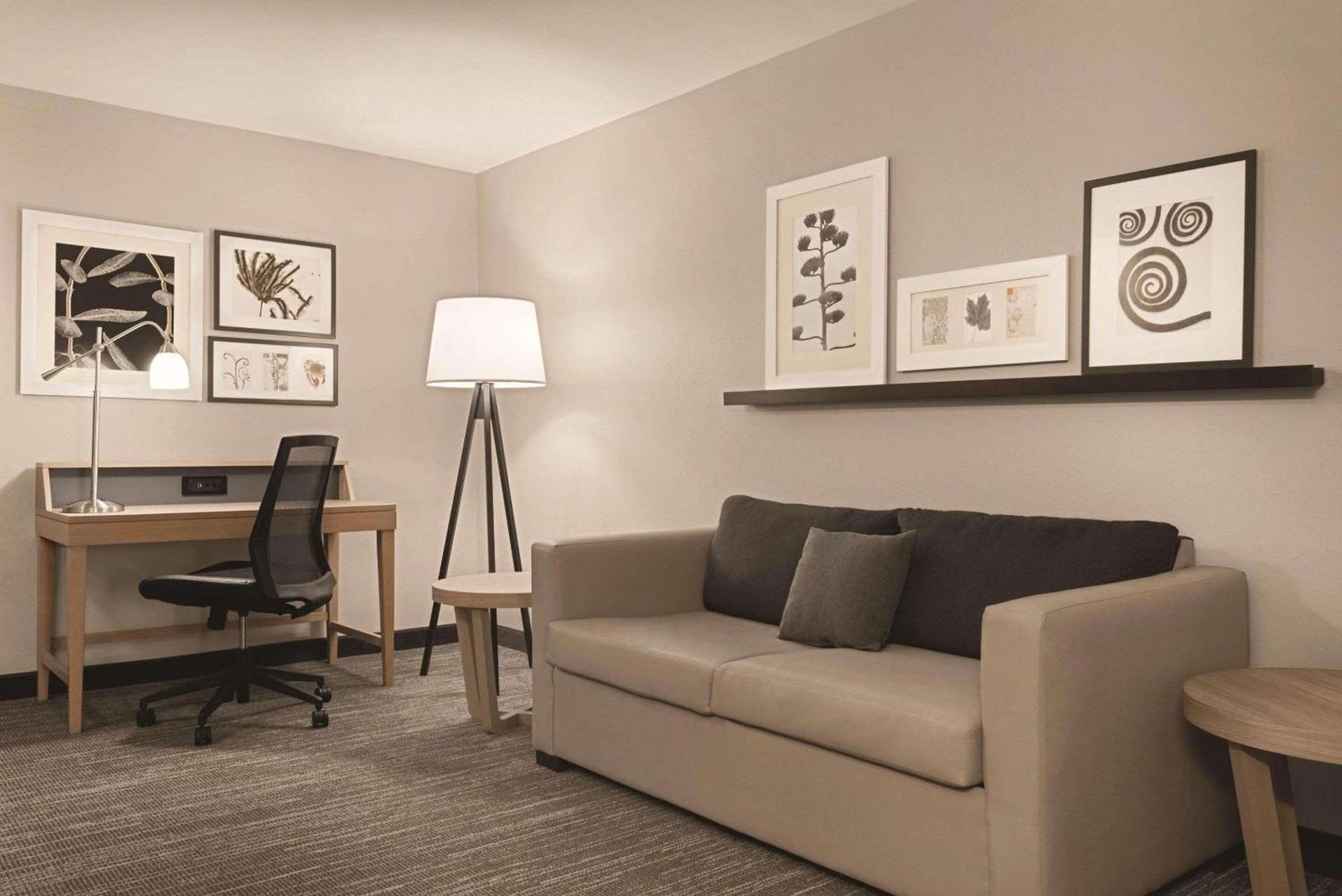 Country Inn & Suites by Radisson, Dubuque, IA photo 15