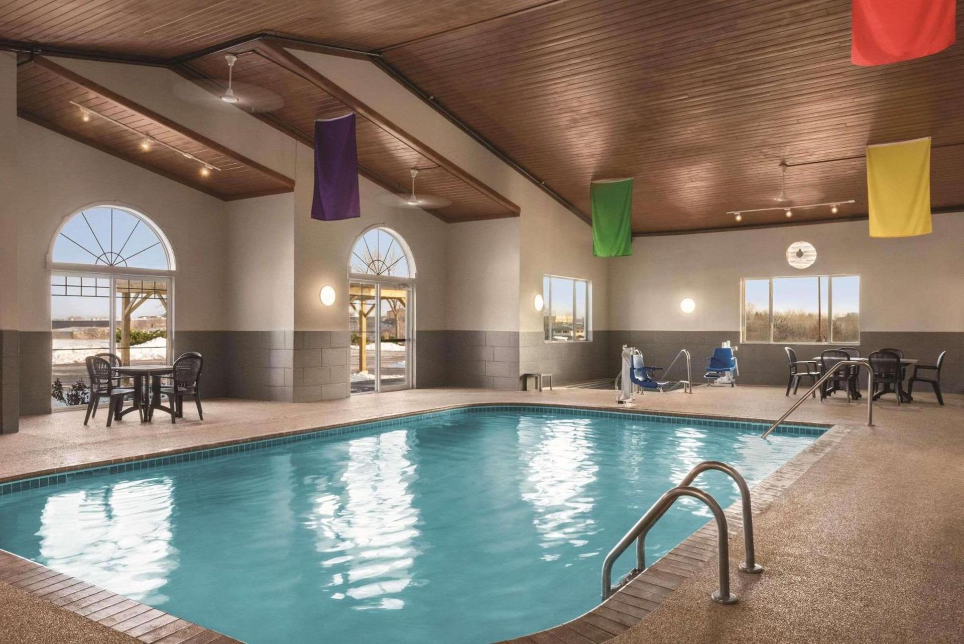 Country Inn & Suites by Radisson, Dubuque, IA photo 17