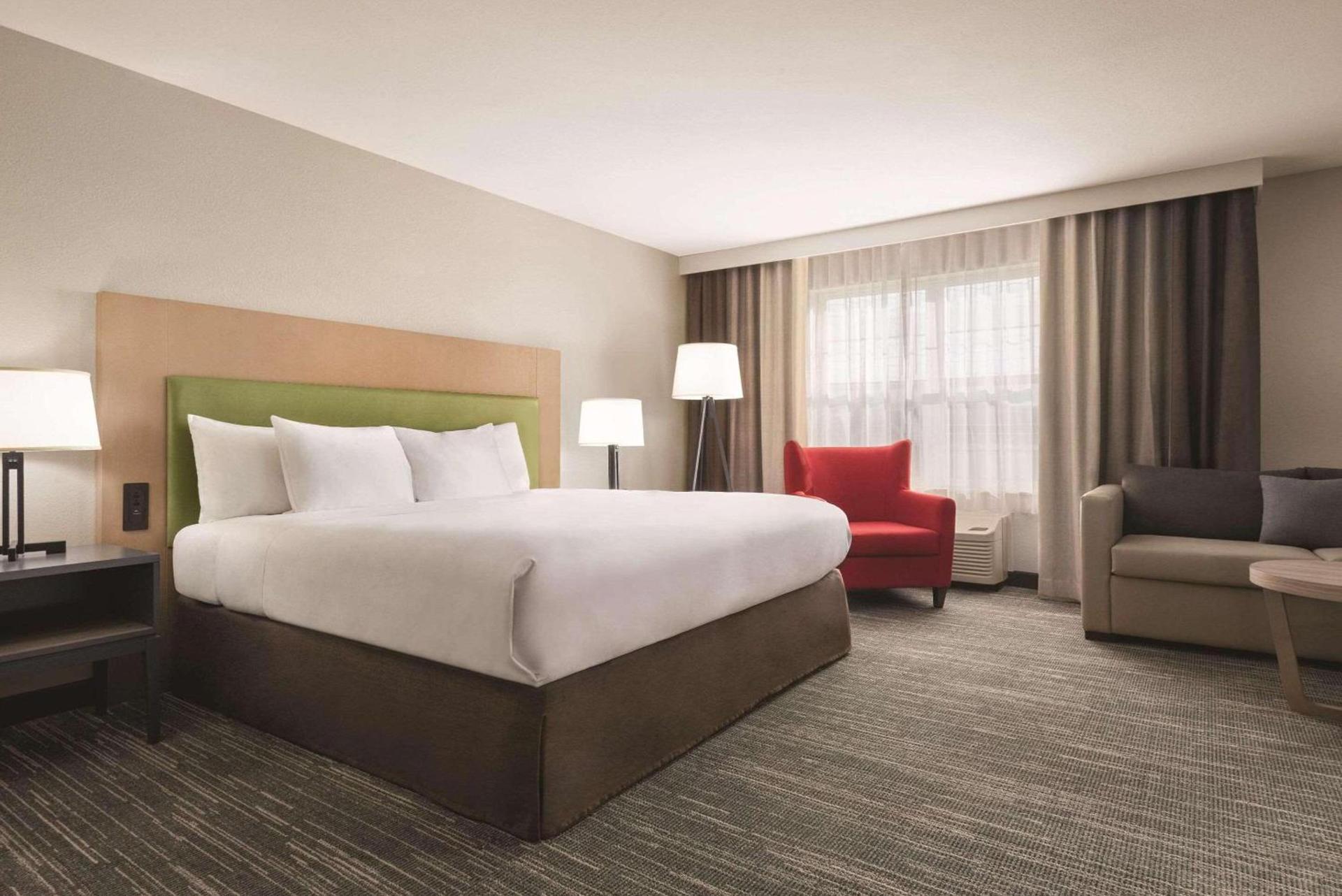 Country Inn & Suites by Radisson, Dubuque, IA photo 16