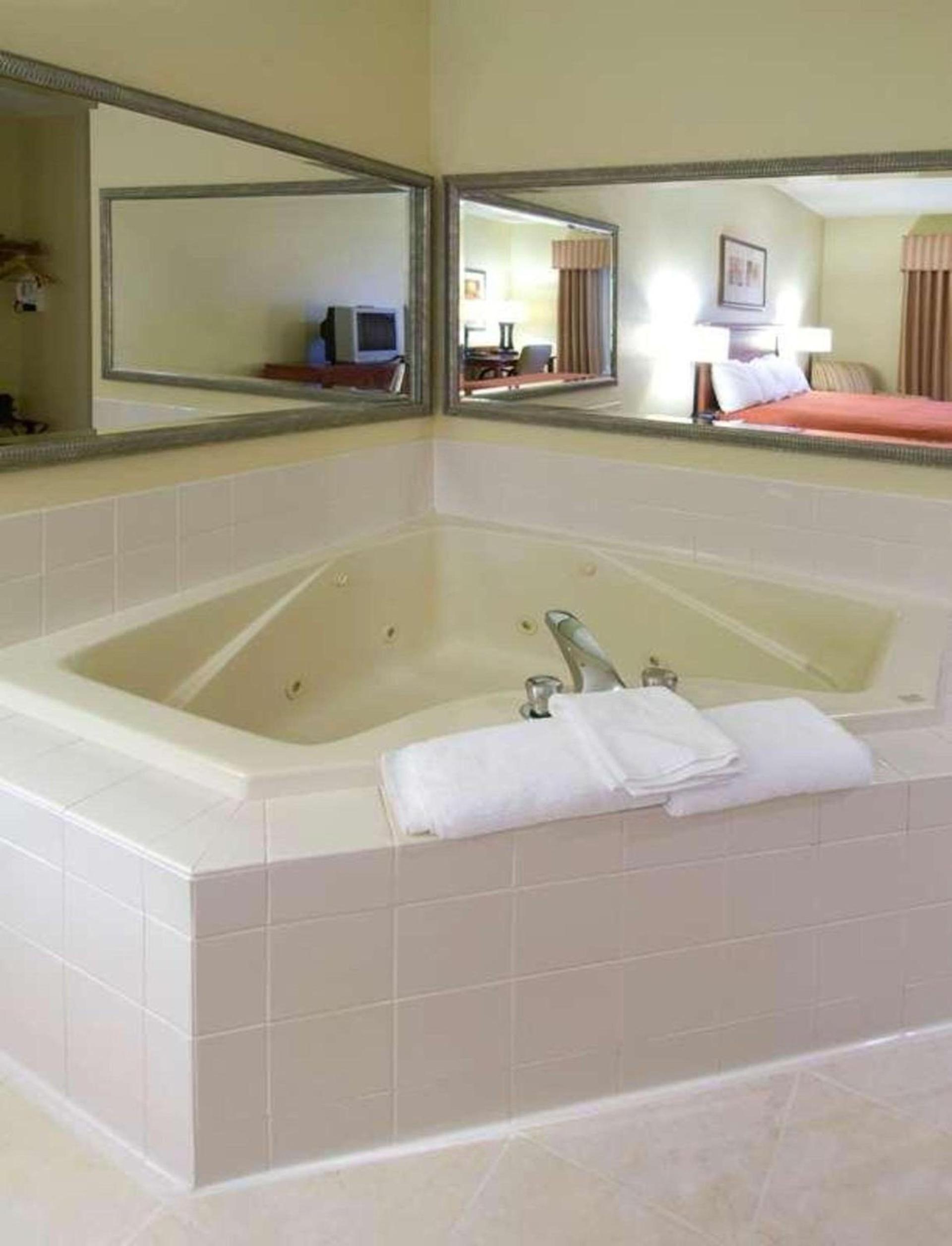 Garner Hotel Decatur - Forsyth by IHG photo 14