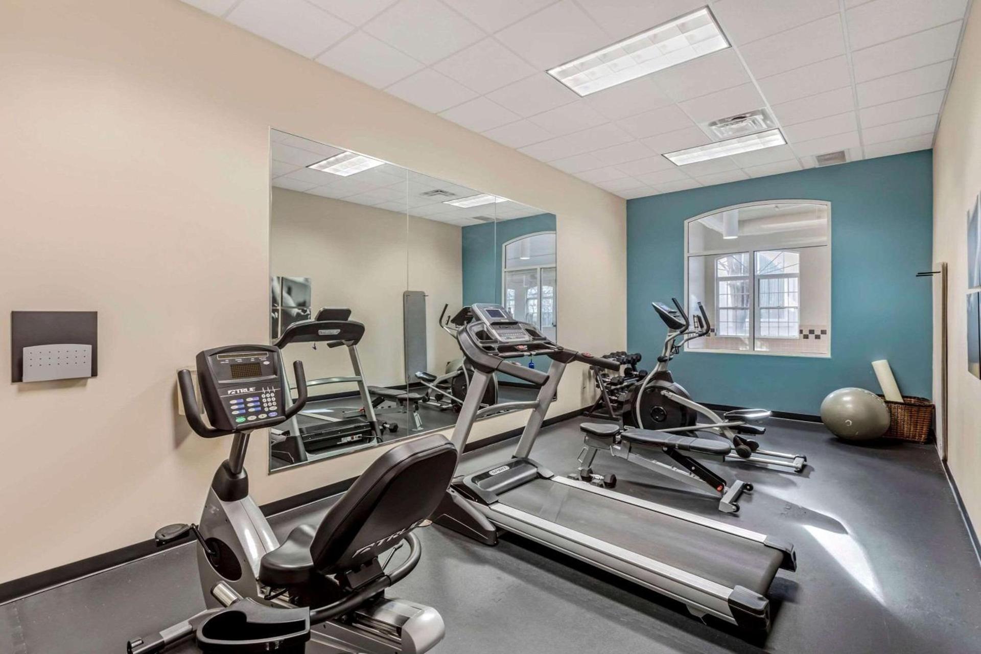 Country Inn & Suites by Radisson, Elk Grove Village-Itasca photo 28