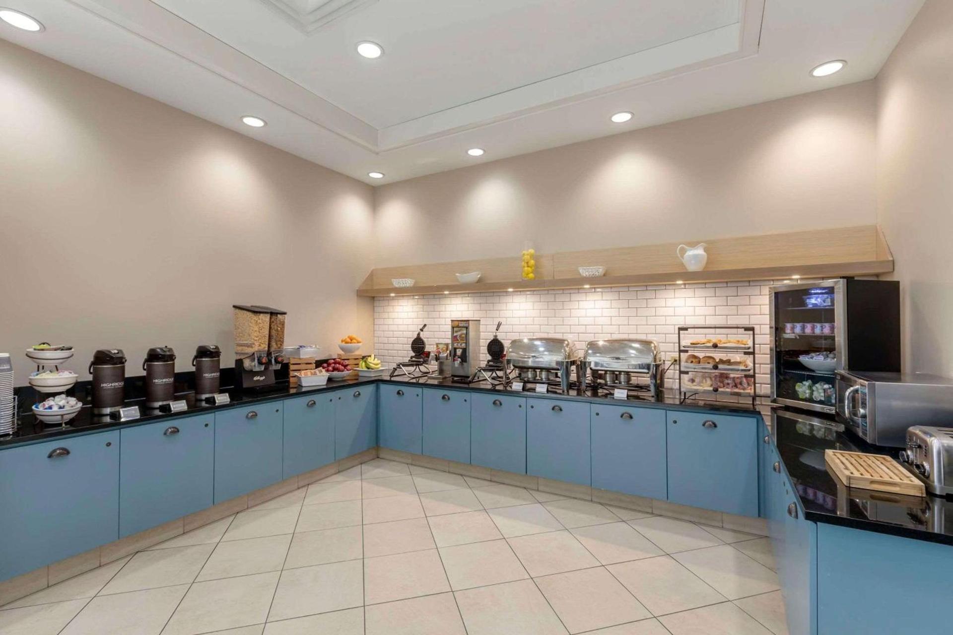 Country Inn & Suites by Radisson, Elk Grove Village-Itasca photo 32