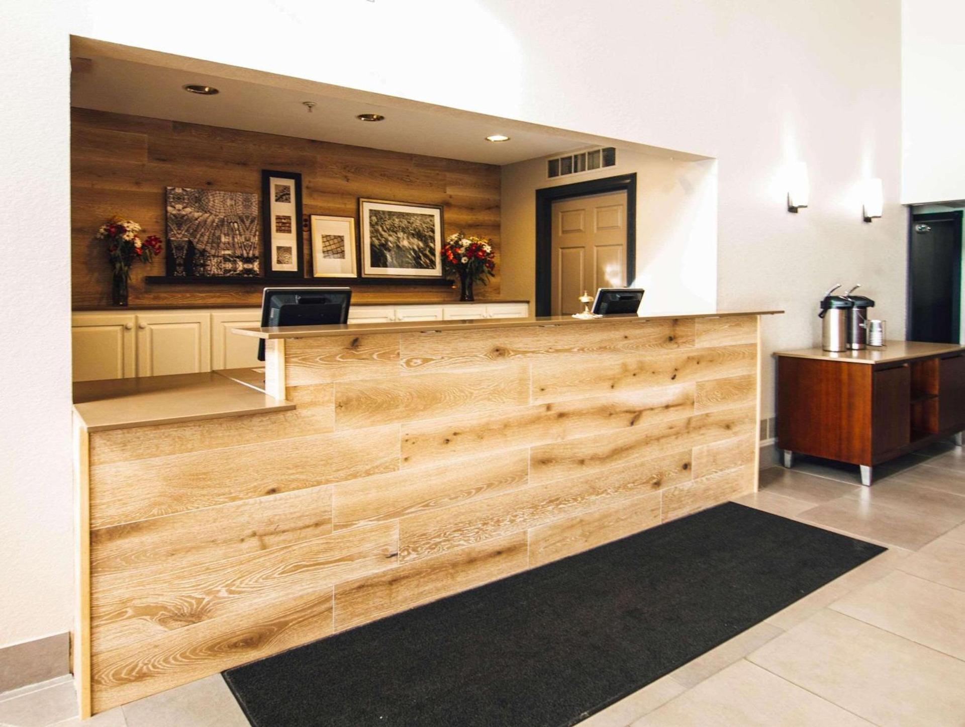 Country Inn & Suites by Radisson, Stockton, IL photo 2