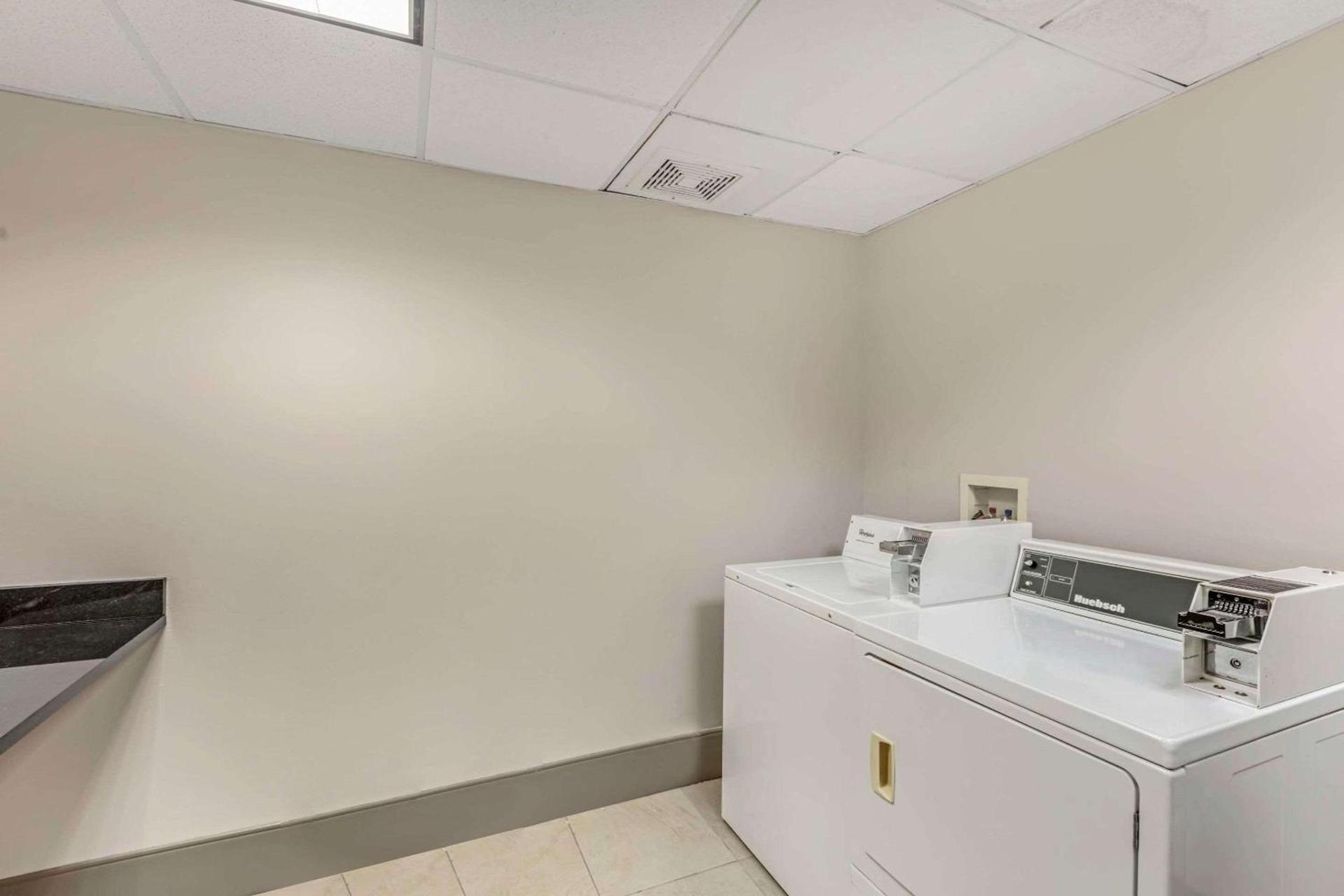 Country Inn & Suites by Radisson, Elk Grove Village-Itasca photo 33