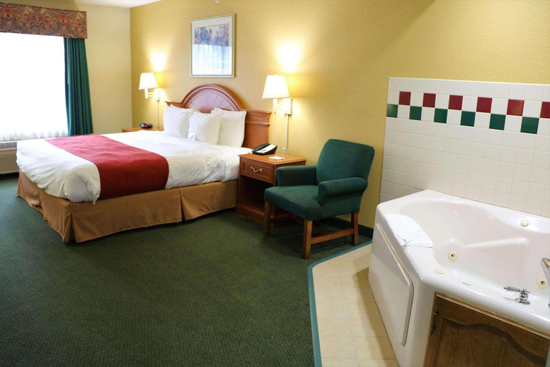 Country Inn & Suites by Radisson, Stockton, IL photo 7