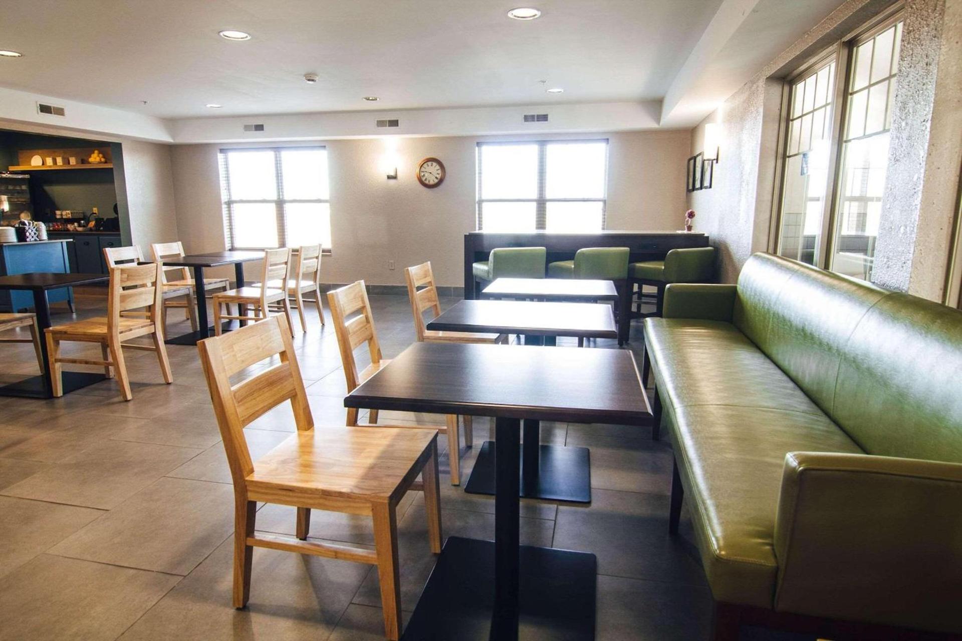 Country Inn & Suites by Radisson, Stockton, IL photo 14