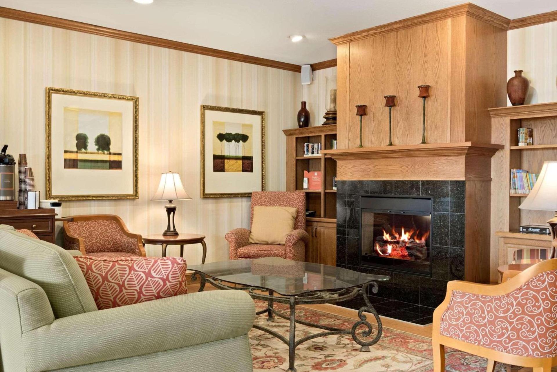 Country Inn & Suites by Radisson, Peoria North, IL photo 2
