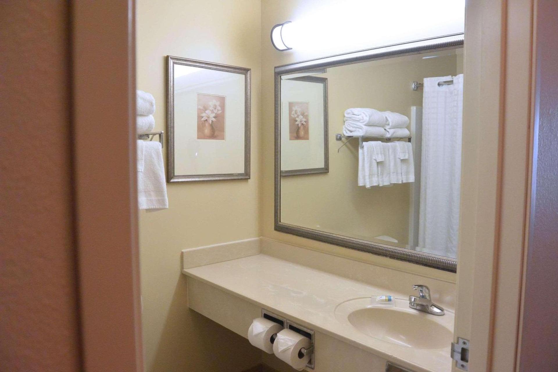 Country Inn & Suites by Radisson, Peoria North, IL photo 5