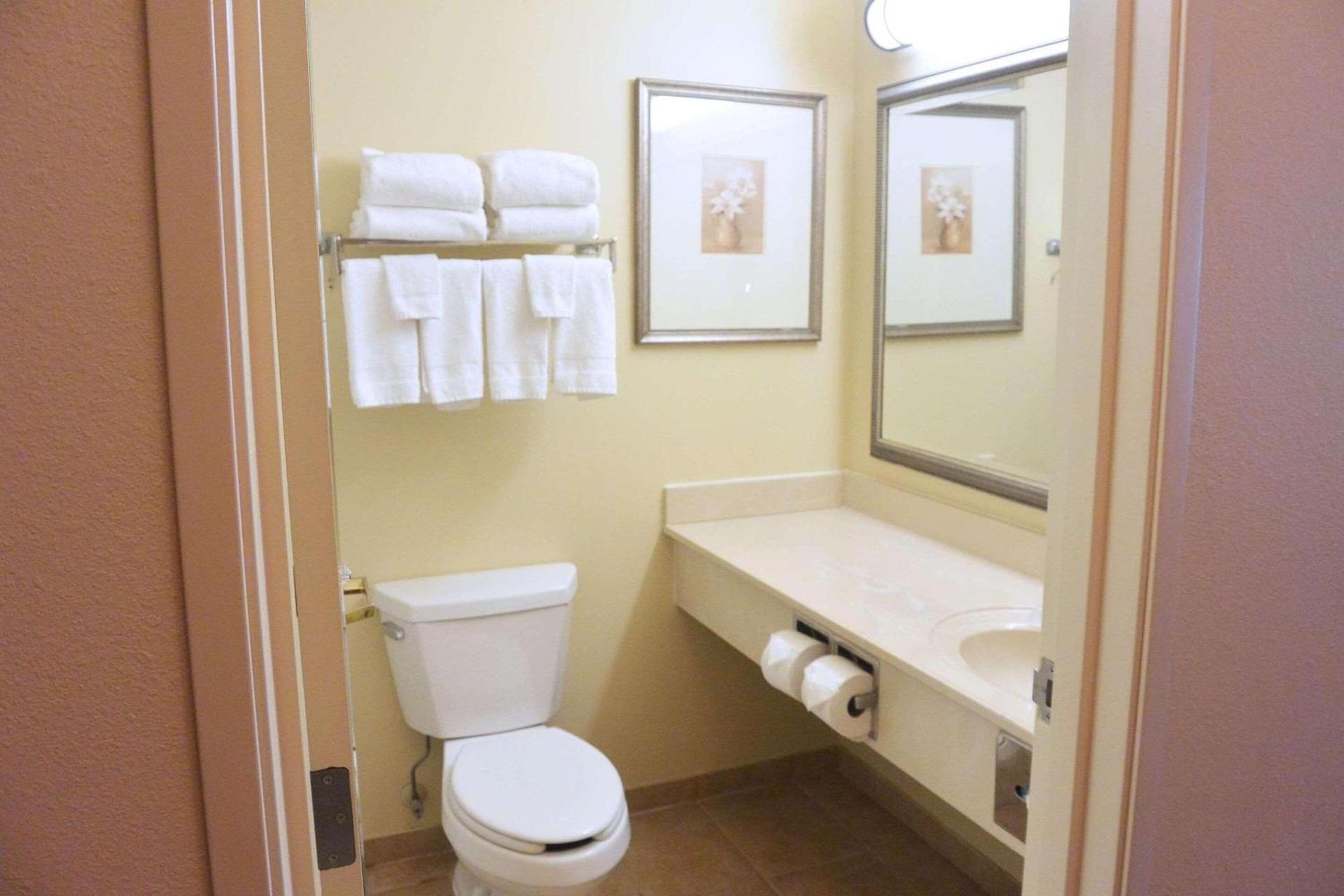 Country Inn & Suites by Radisson, Peoria North, IL photo 6