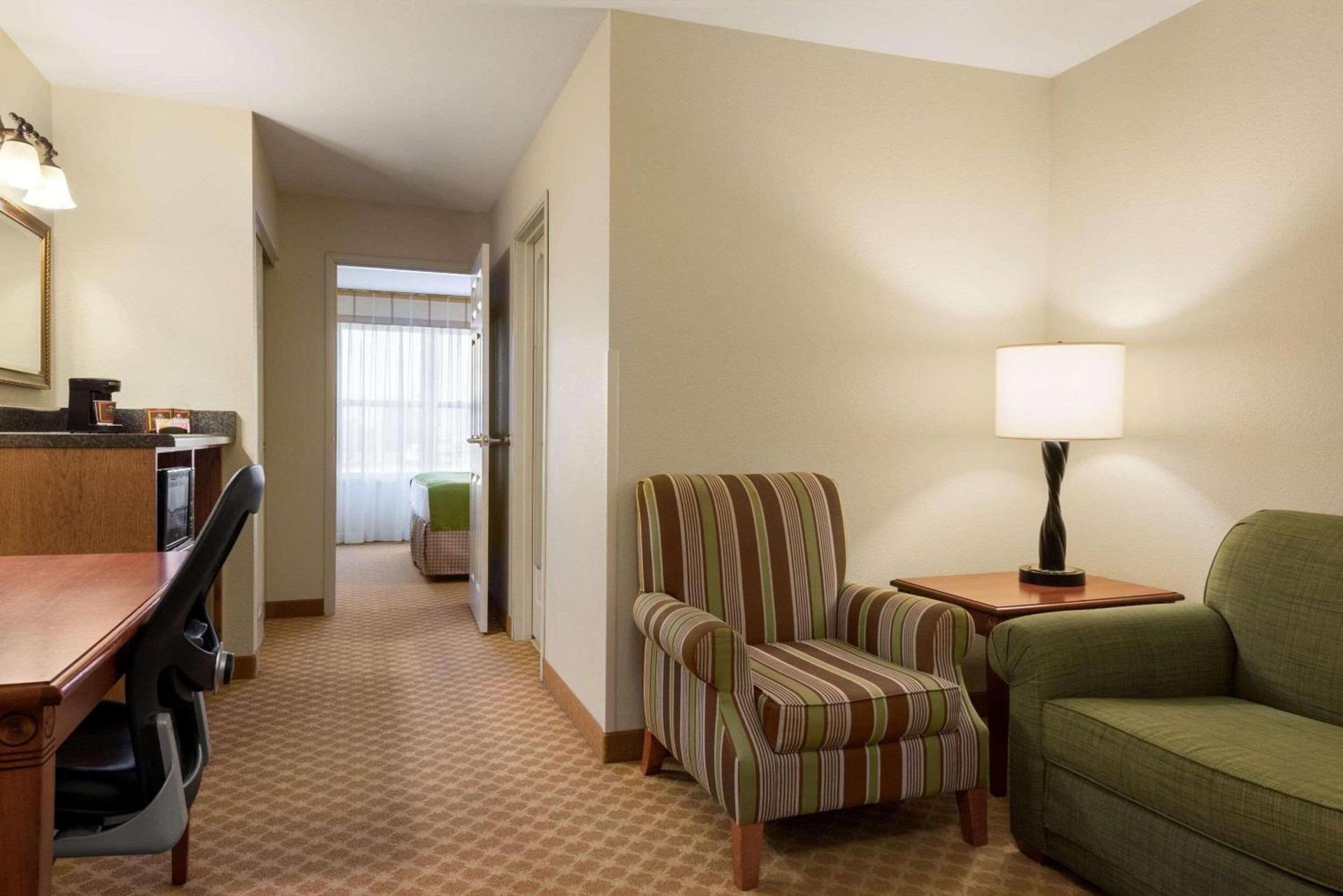 Country Inn & Suites by Radisson, Peoria North, IL photo 9