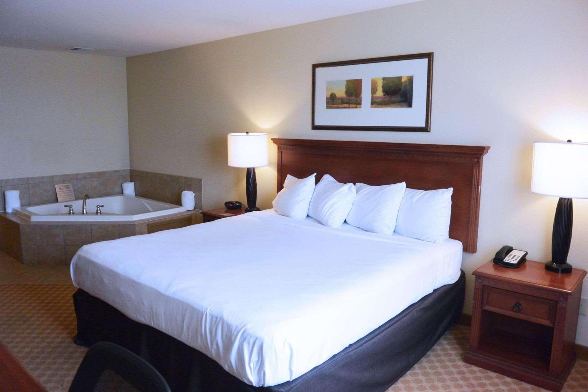 Country Inn & Suites by Radisson, Peoria North, IL photo 11