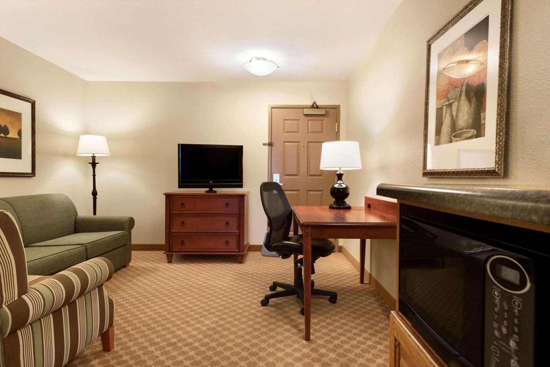 Country Inn & Suites by Radisson, Peoria North, IL photo 13