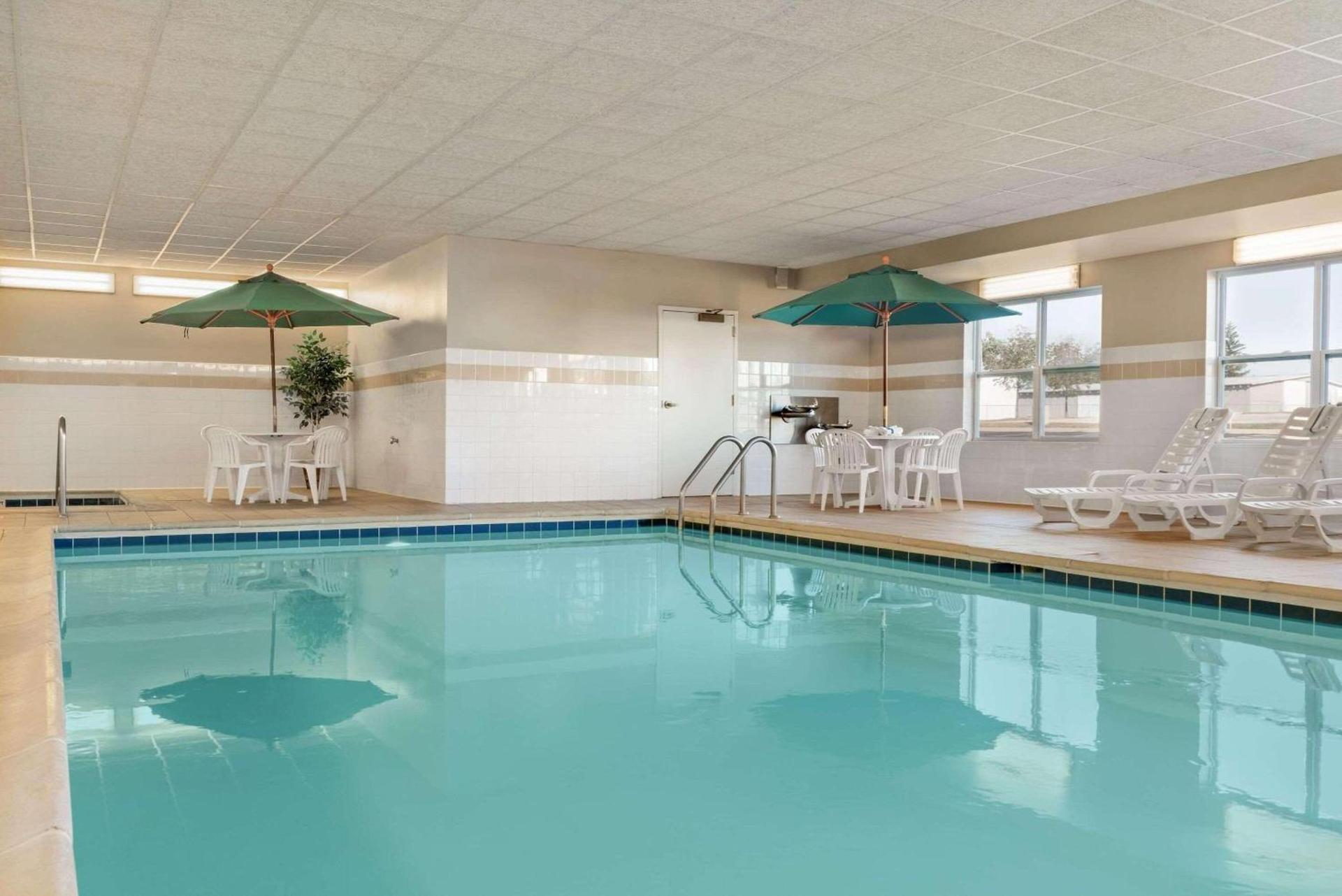 Country Inn & Suites by Radisson, Peoria North, IL photo 14