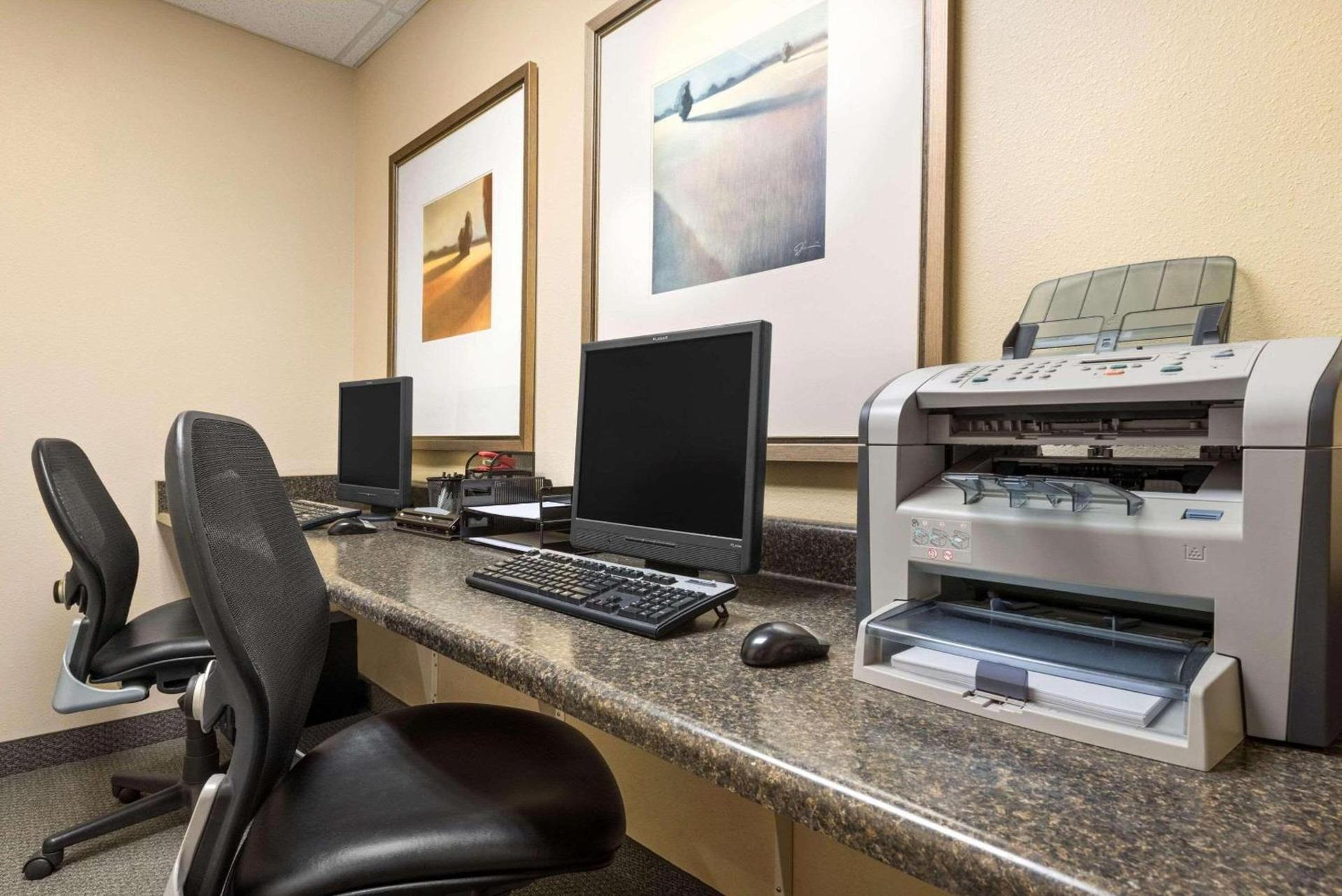 Country Inn & Suites by Radisson, Peoria North, IL photo 16