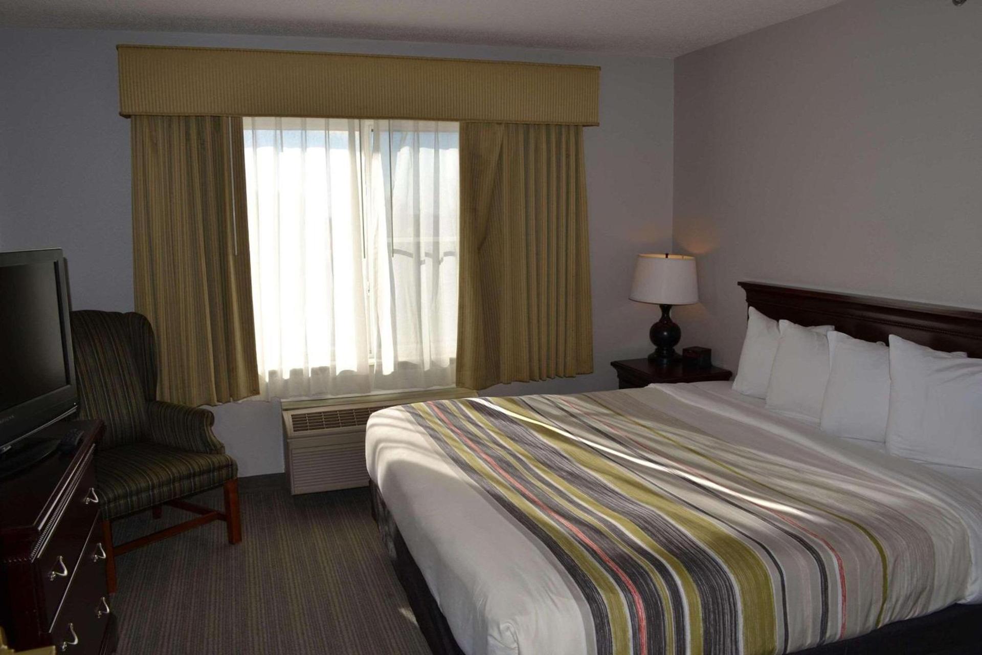 Country Inn & Suites by Radisson, Gurnee, IL photo 9