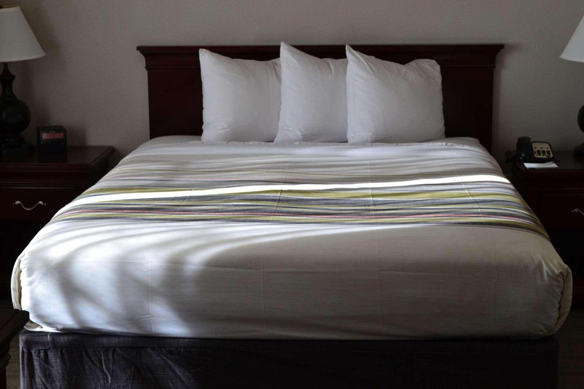 Country Inn & Suites by Radisson, Gurnee, IL photo 10