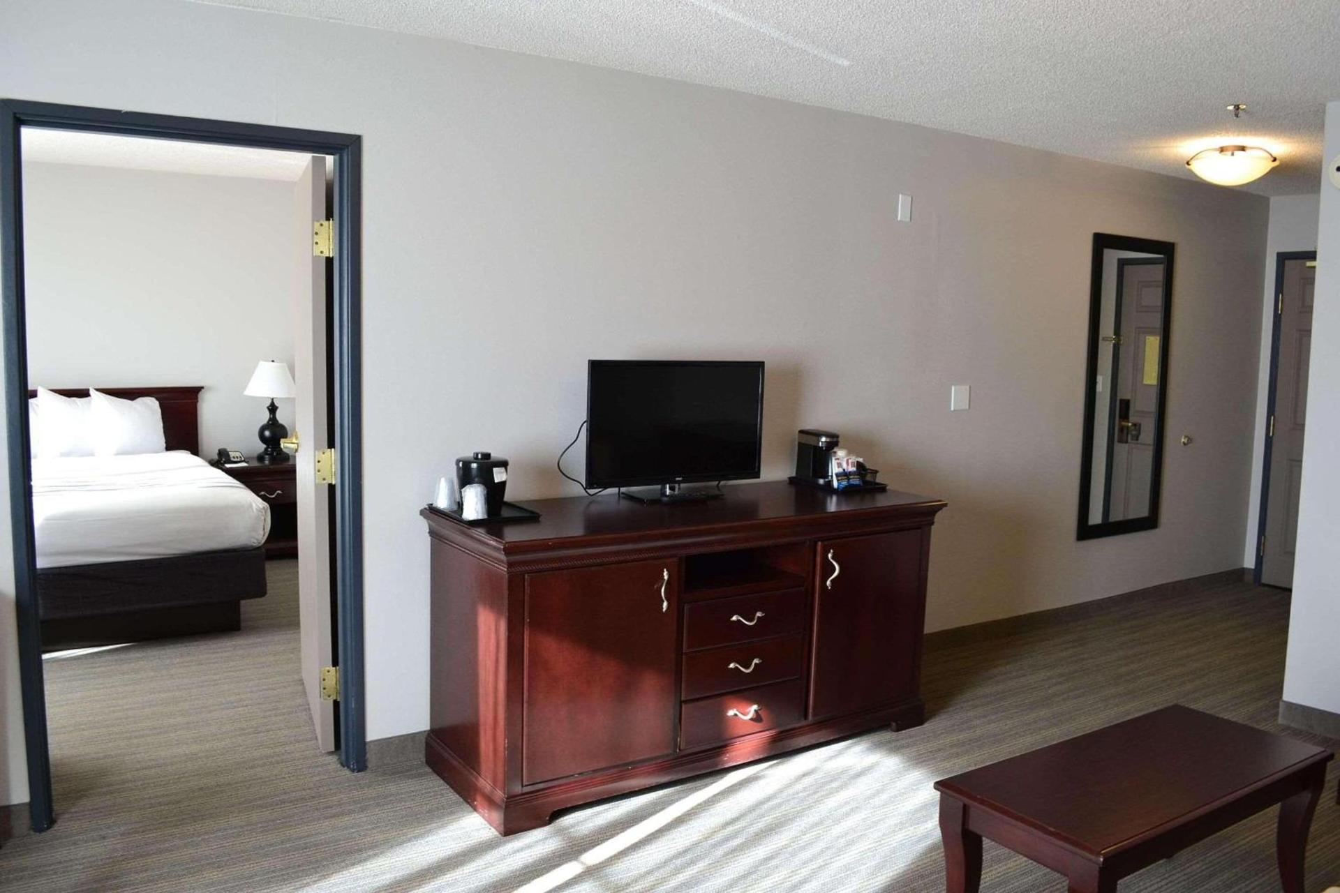 Country Inn & Suites by Radisson, Gurnee, IL photo 11