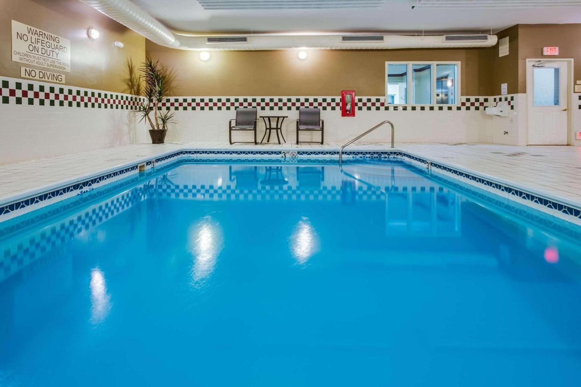 Country Inn & Suites by Radisson, Gurnee, IL photo 12