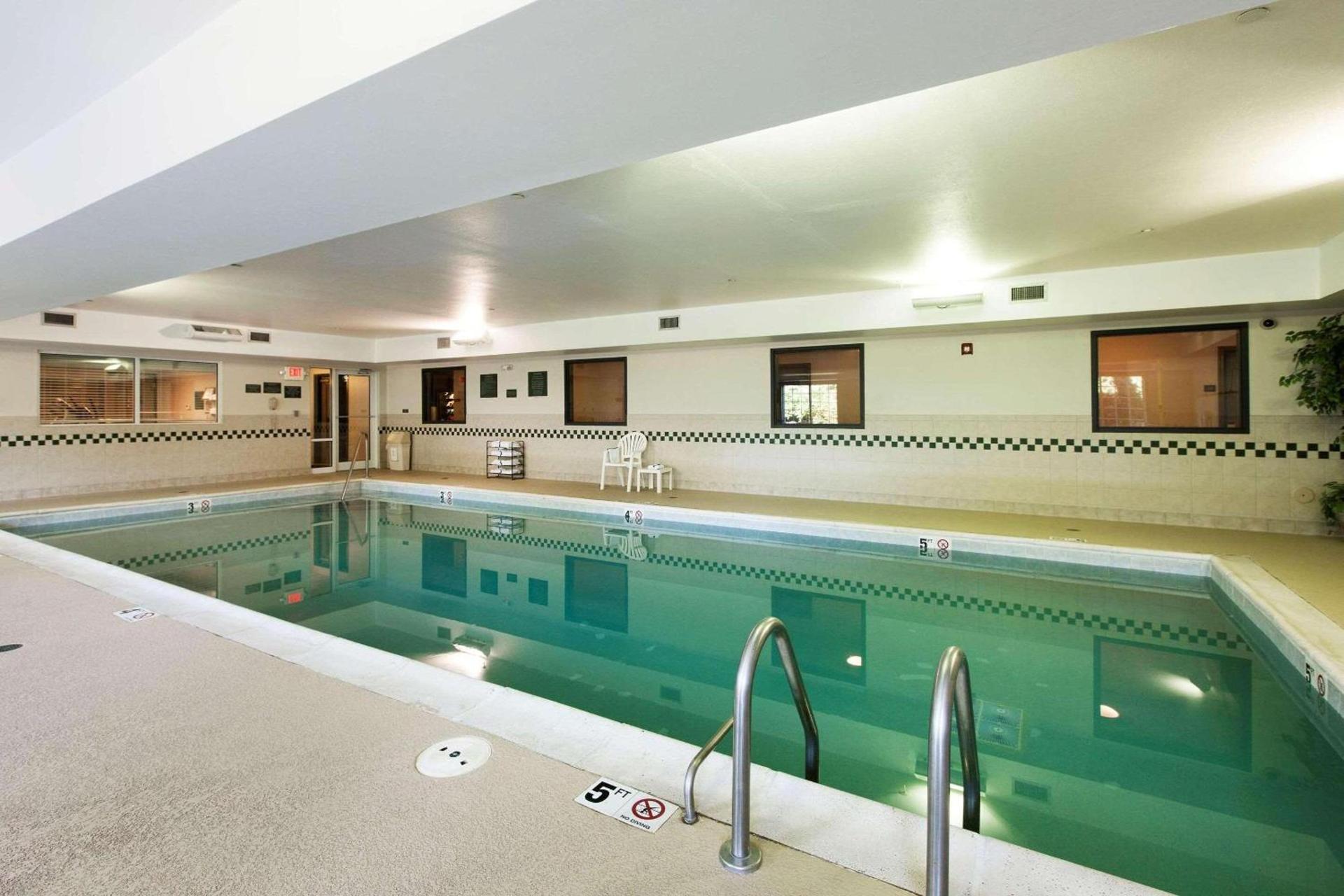 Country Inn & Suites by Radisson, Tinley Park, IL photo 25