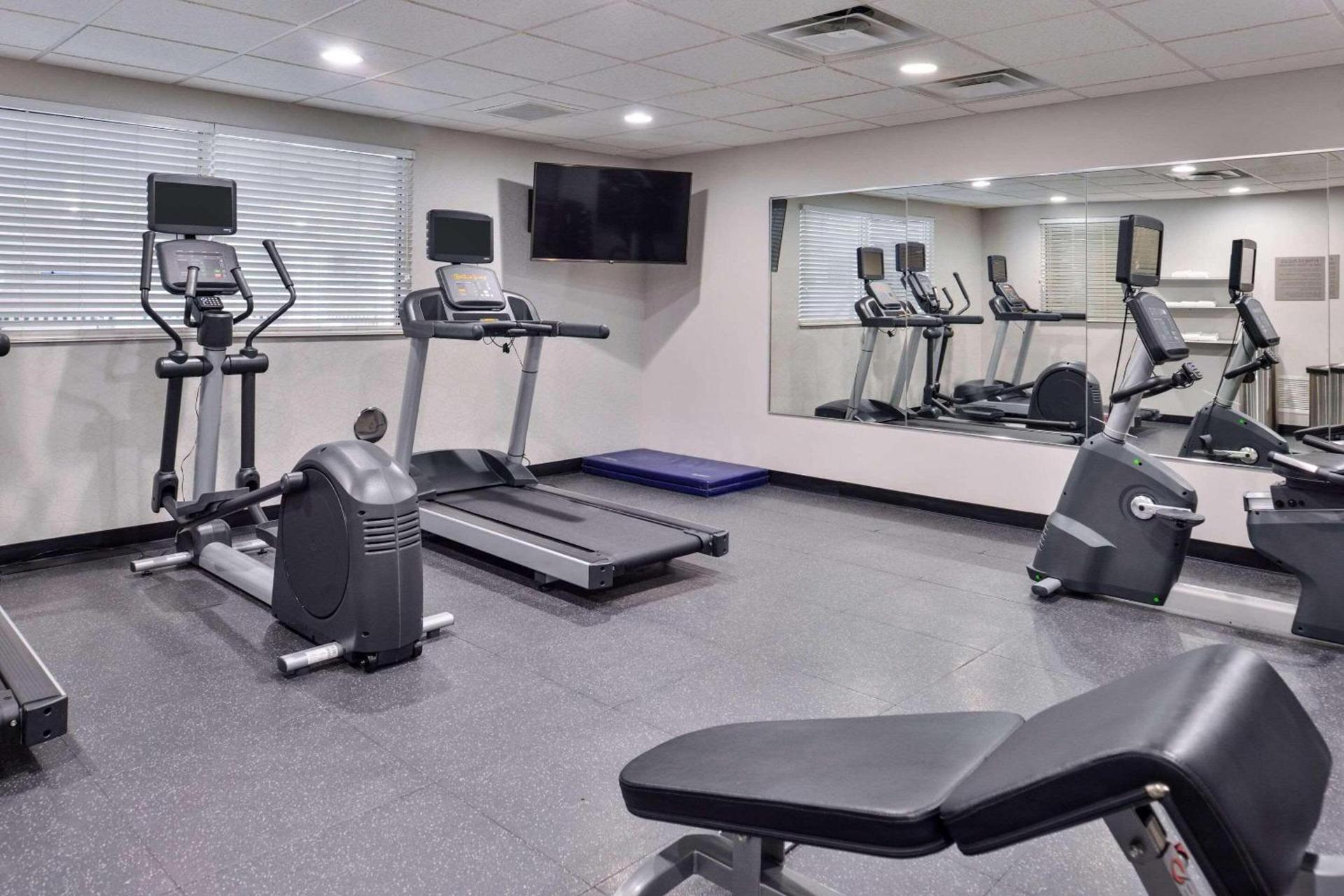 Country Inn & Suites by Radisson, Tinley Park, IL photo 26