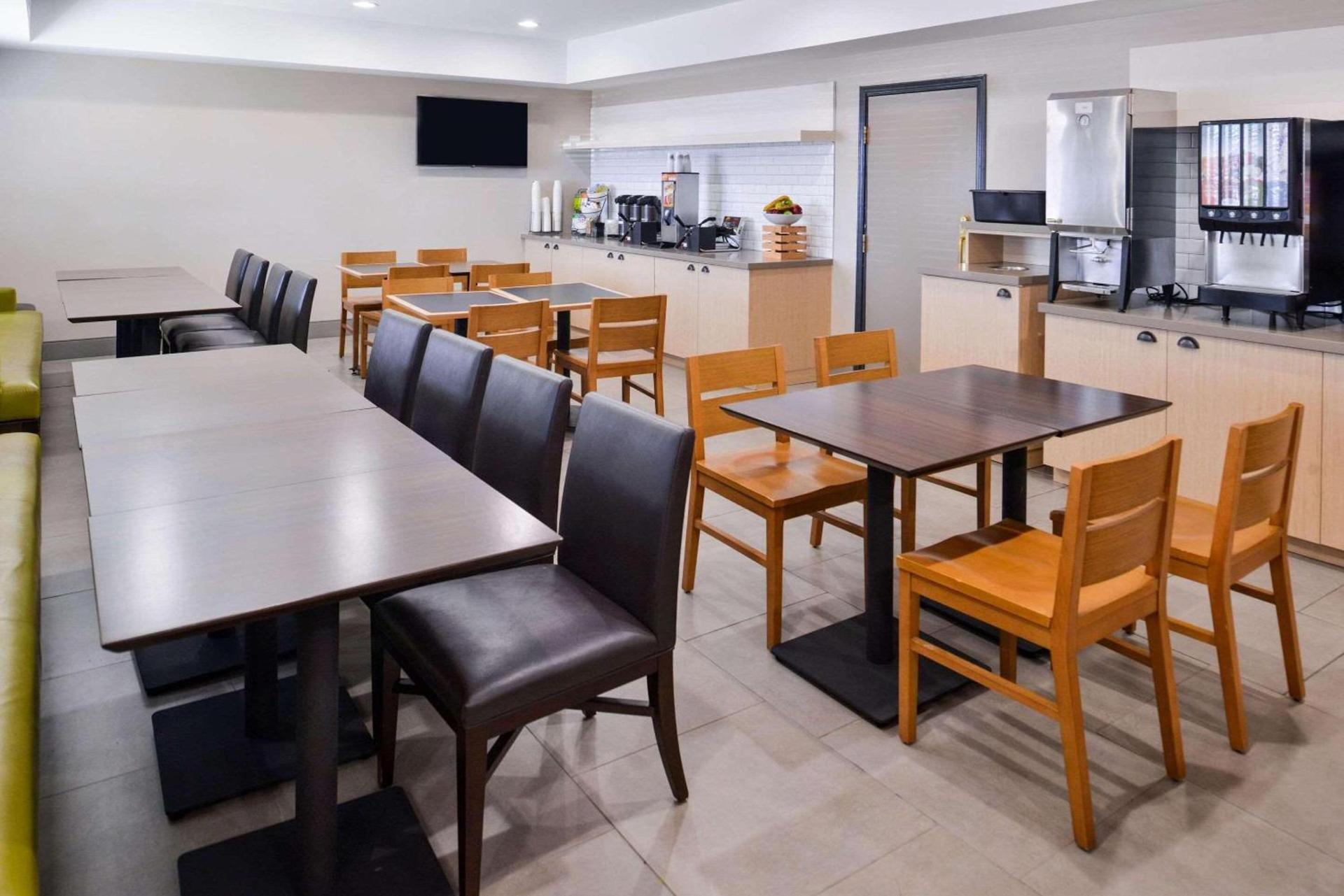 Country Inn & Suites by Radisson, Tinley Park, IL photo 30
